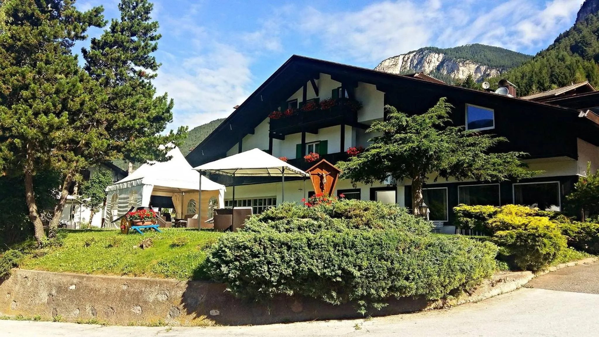 Facade/entrance in Hotel Regina Delle Dolomiti