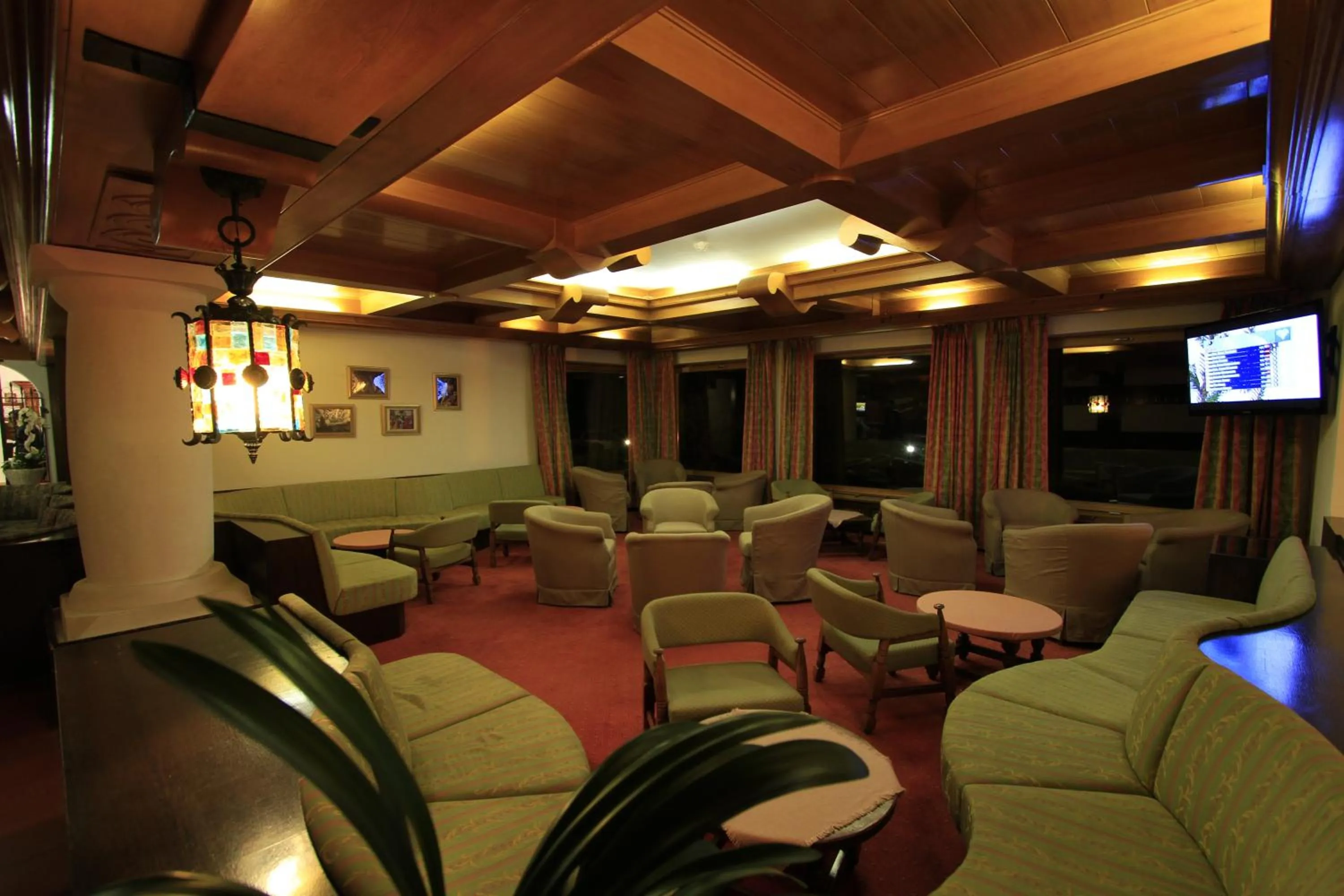 Lounge or bar in Hotel Regina Delle Dolomiti