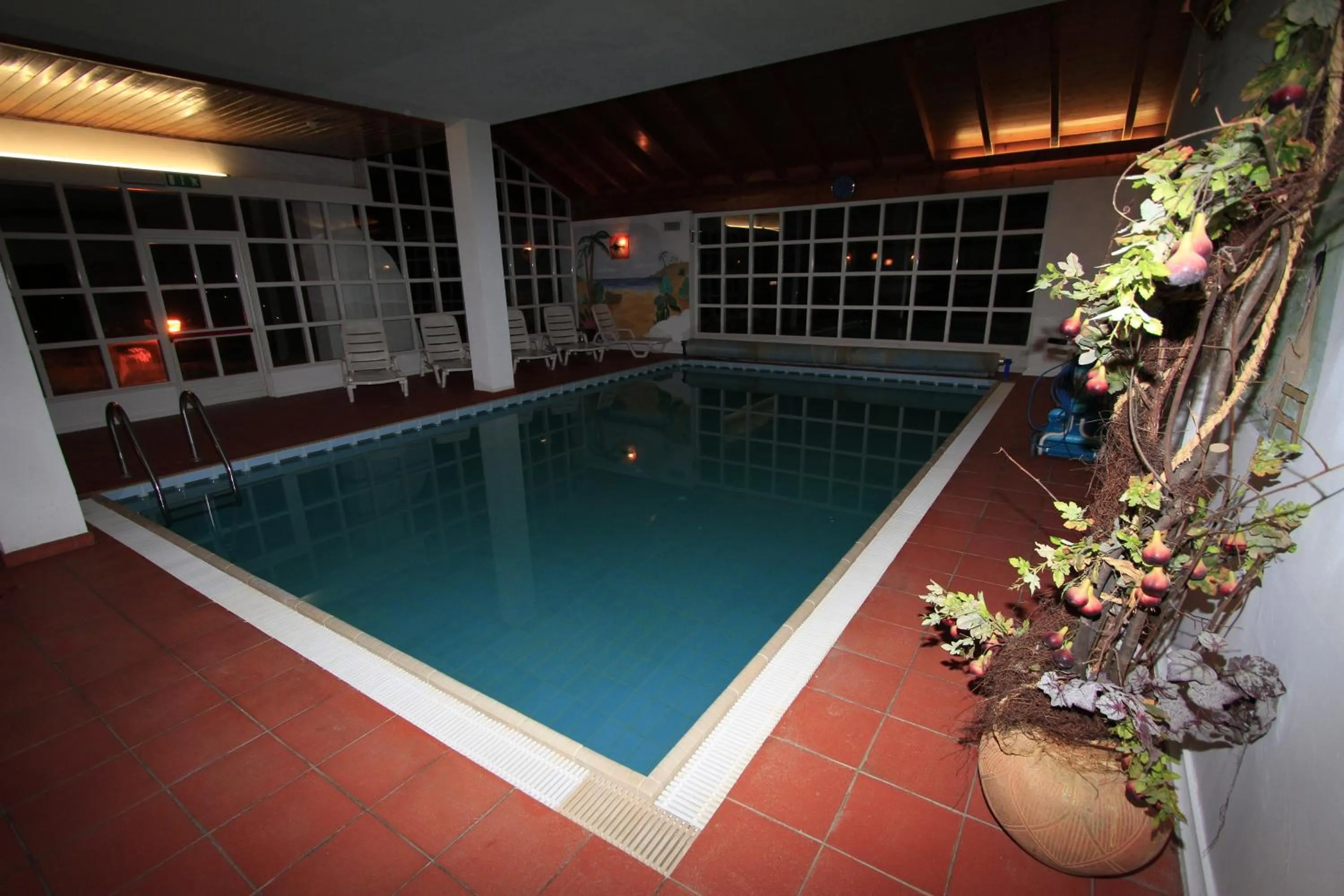 Swimming pool in Hotel Regina Delle Dolomiti