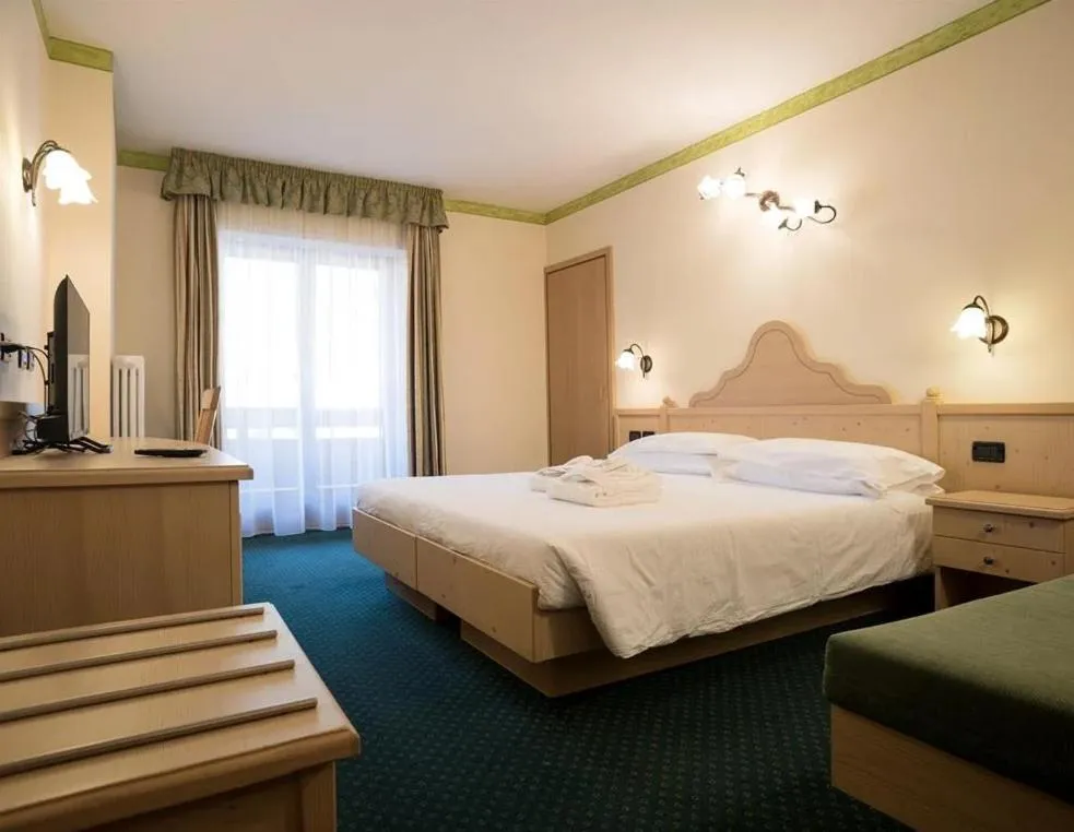 Photo of the whole room, Bed in Hotel Crepei