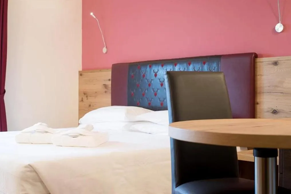 Bedroom, Bed in Hotel Crepei