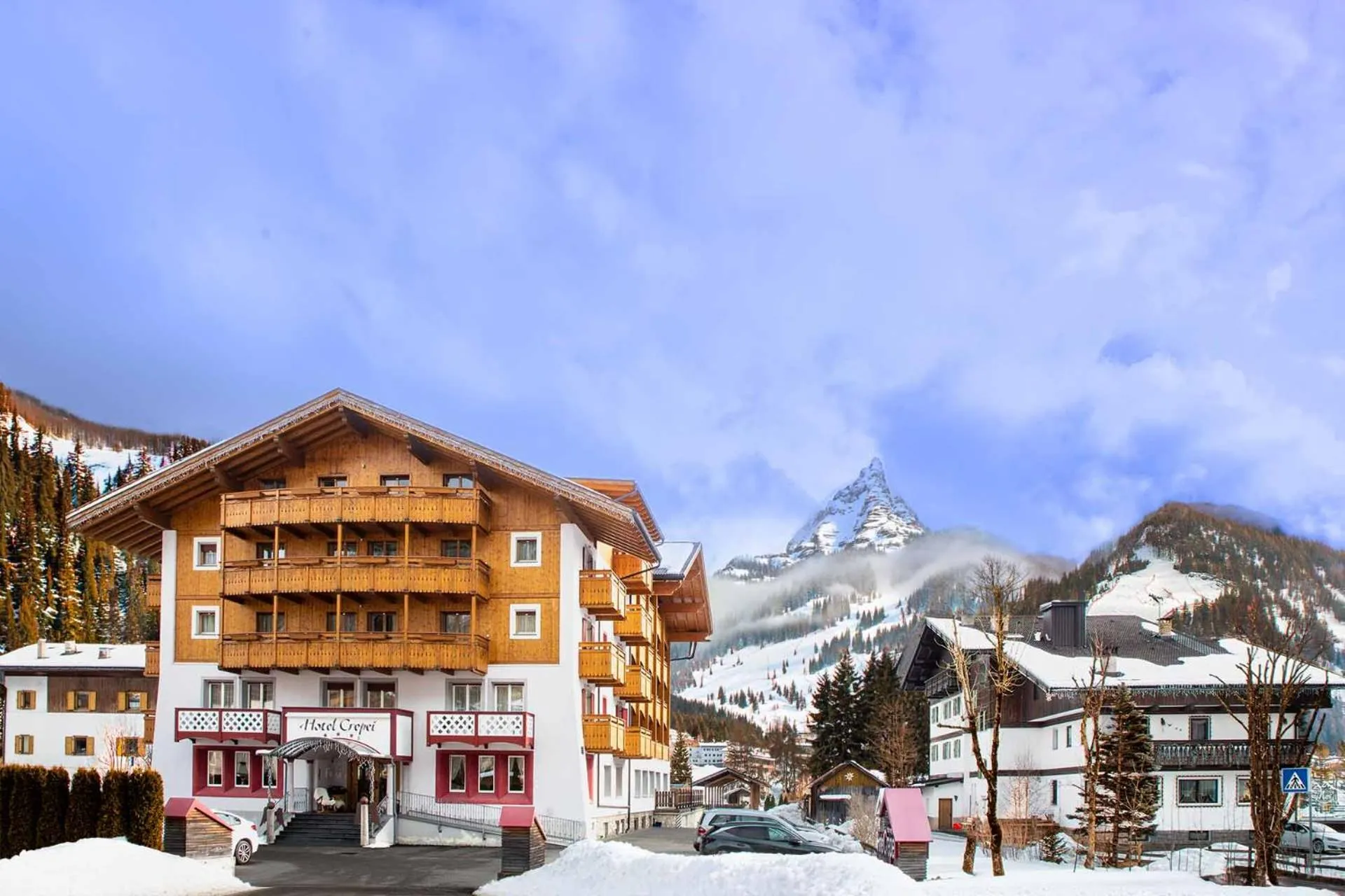 Property building in Hotel Crepei