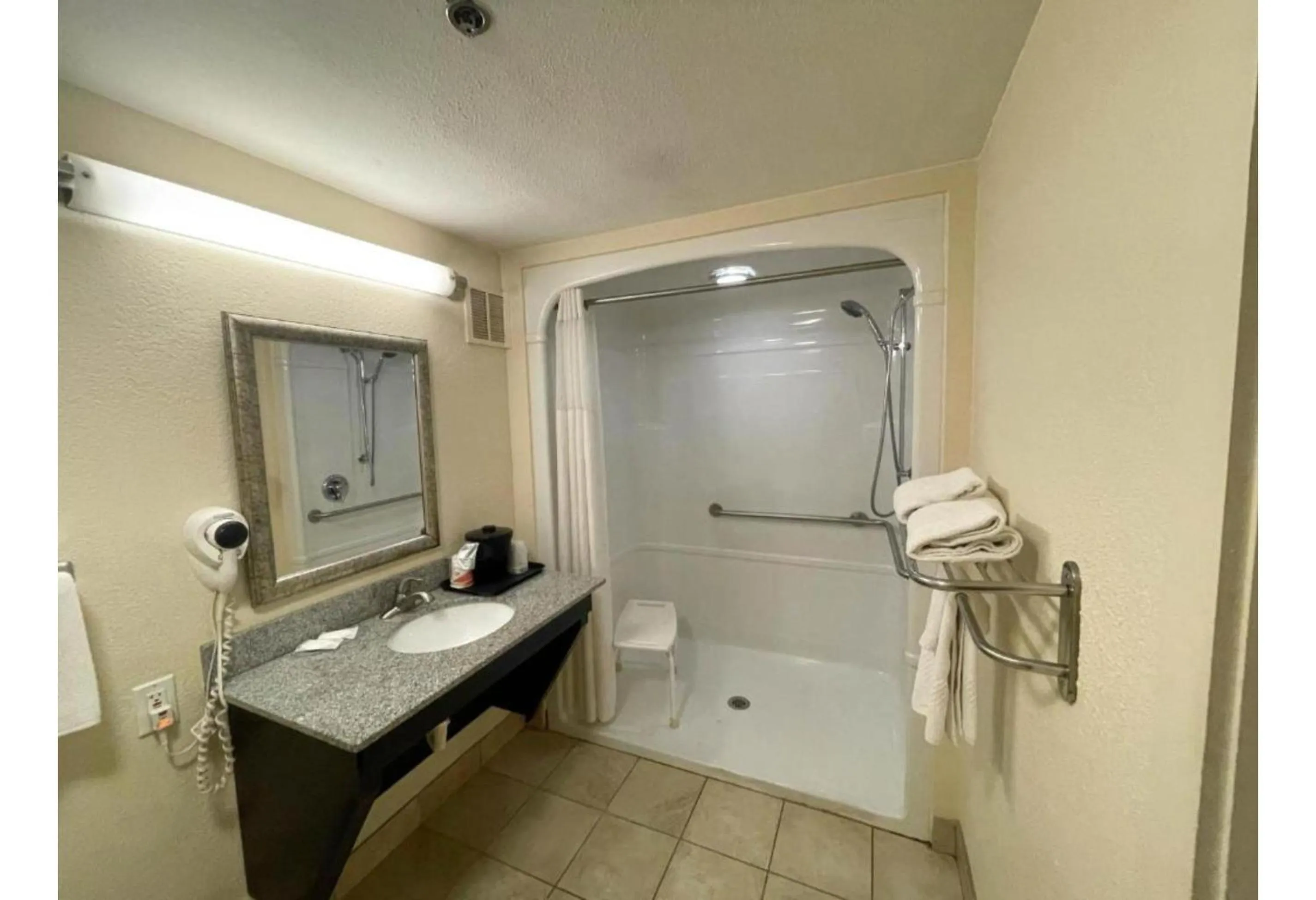 Bathroom in Motel 6 Oklahoma City OK Frontier City