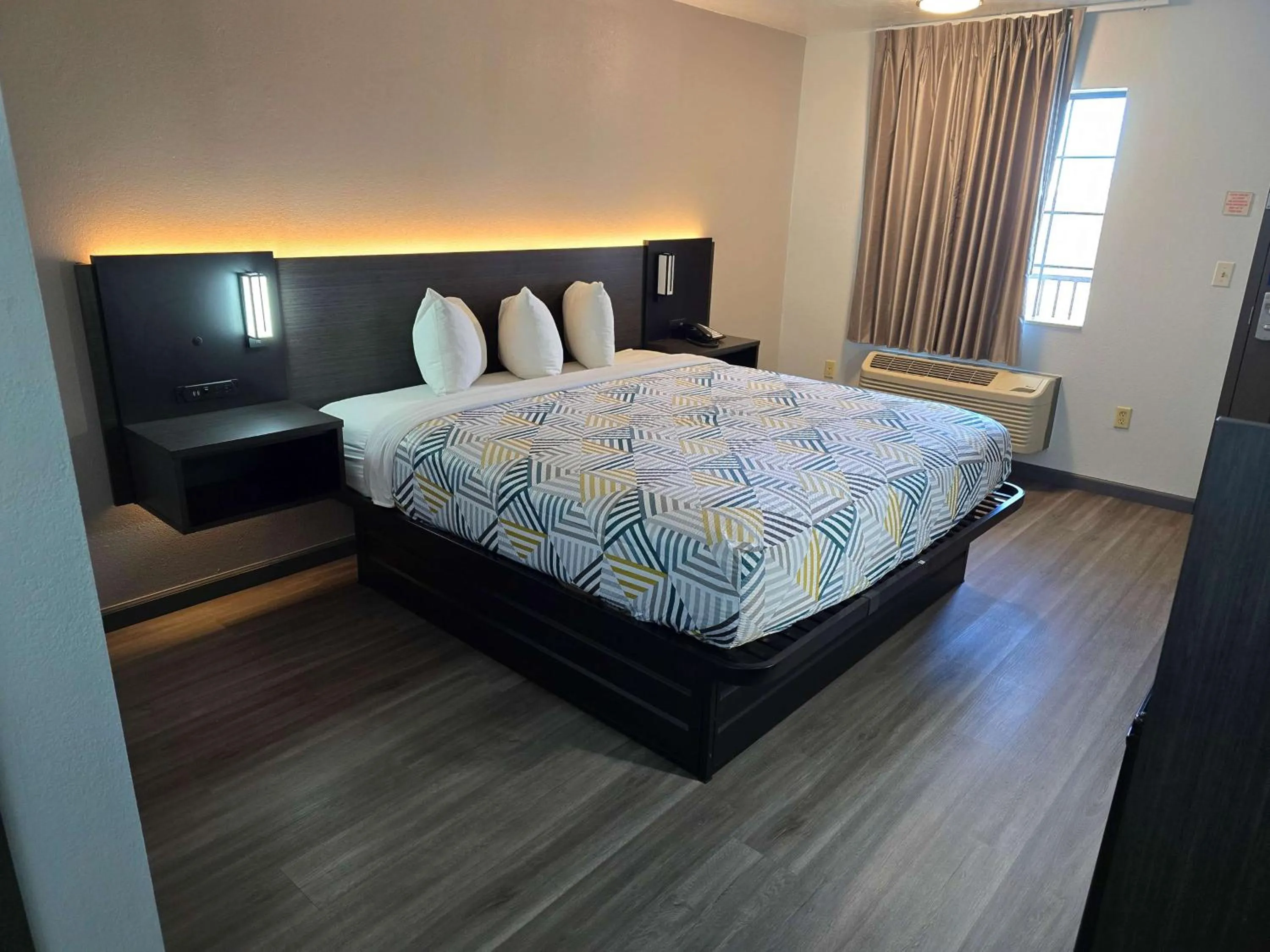 Bedroom, Bed in Motel 6 Oklahoma City OK Frontier City