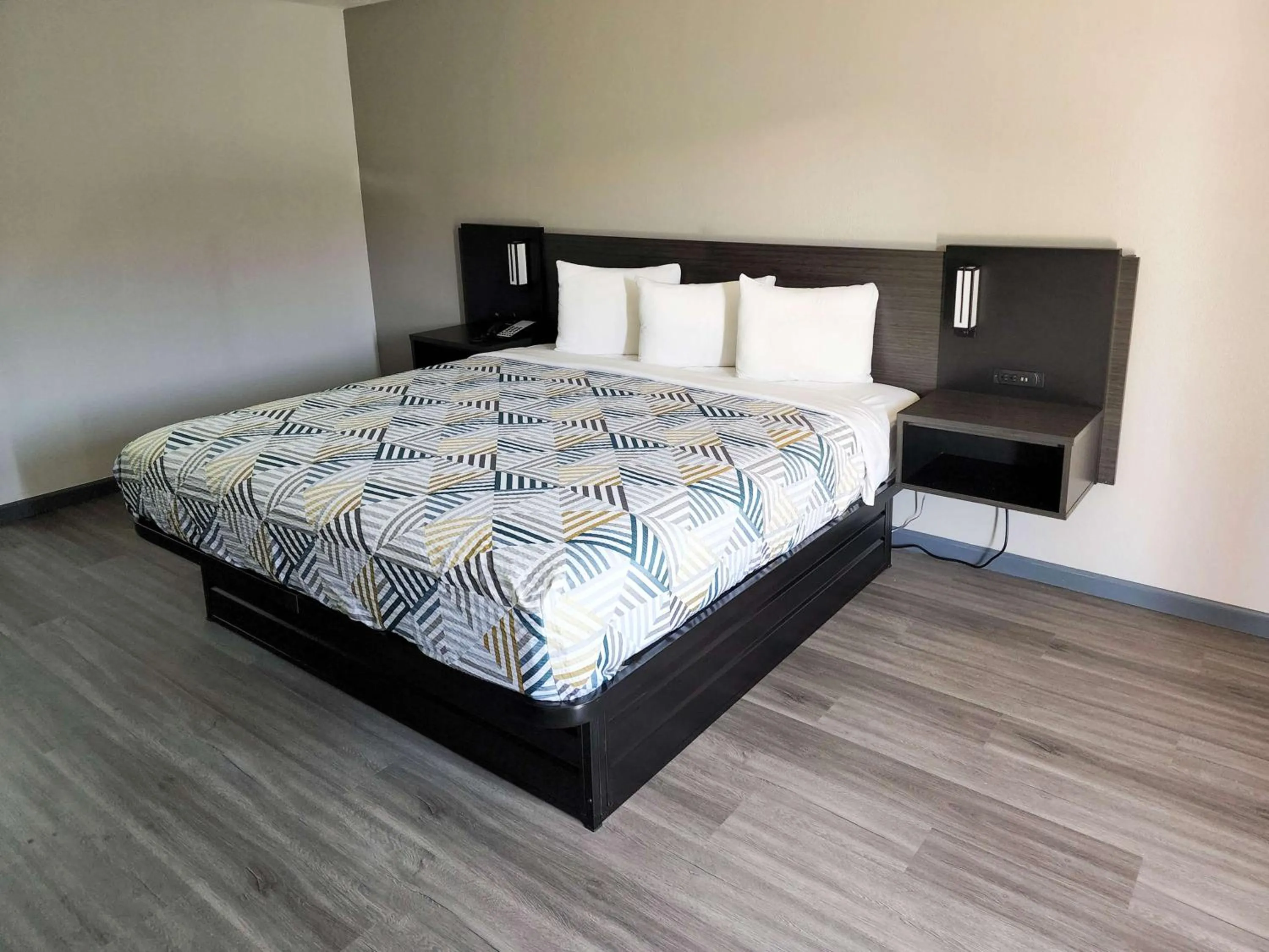 Bedroom, Bed in Motel 6 Oklahoma City OK Frontier City