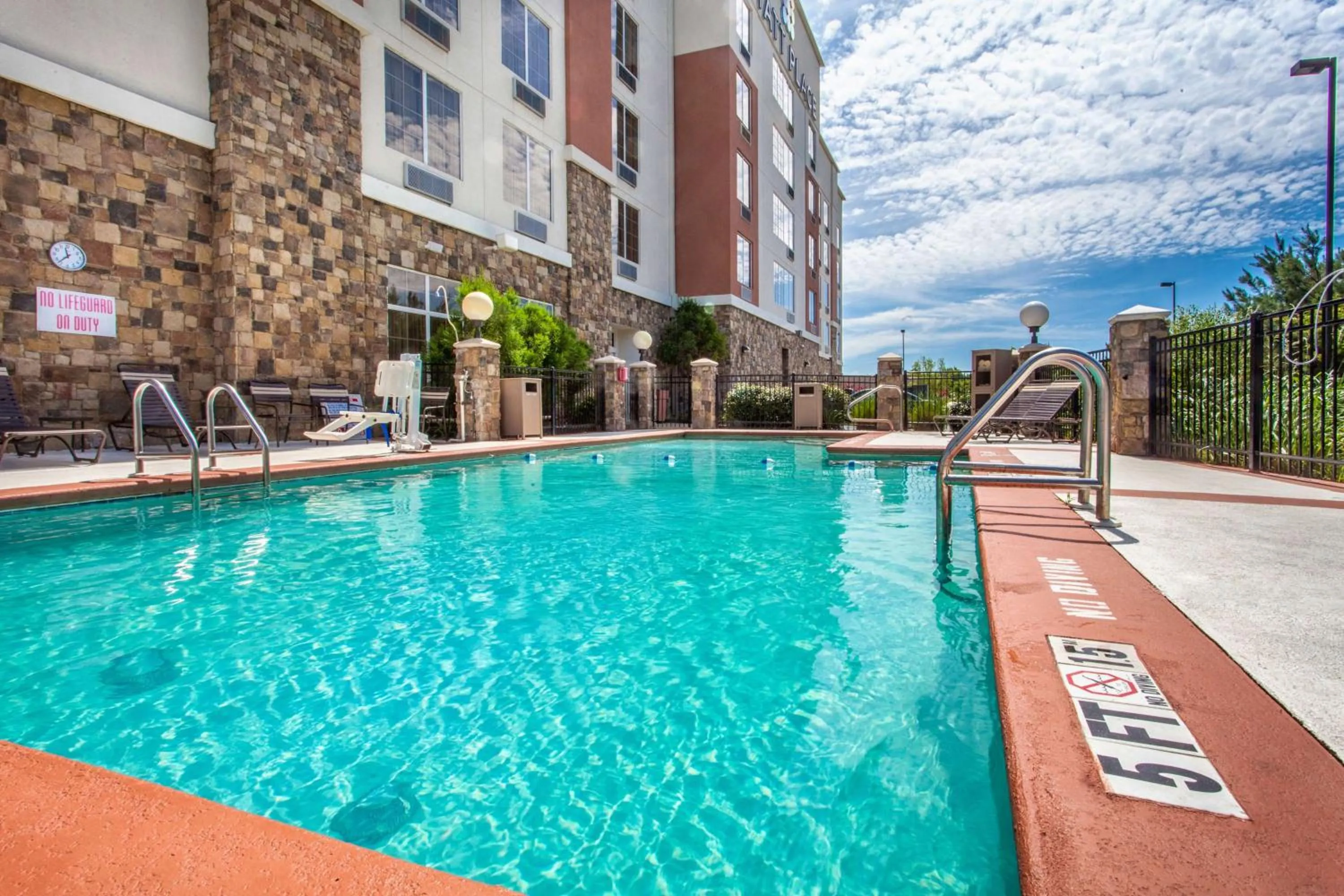 Swimming pool in Hyatt Place Columbus-North