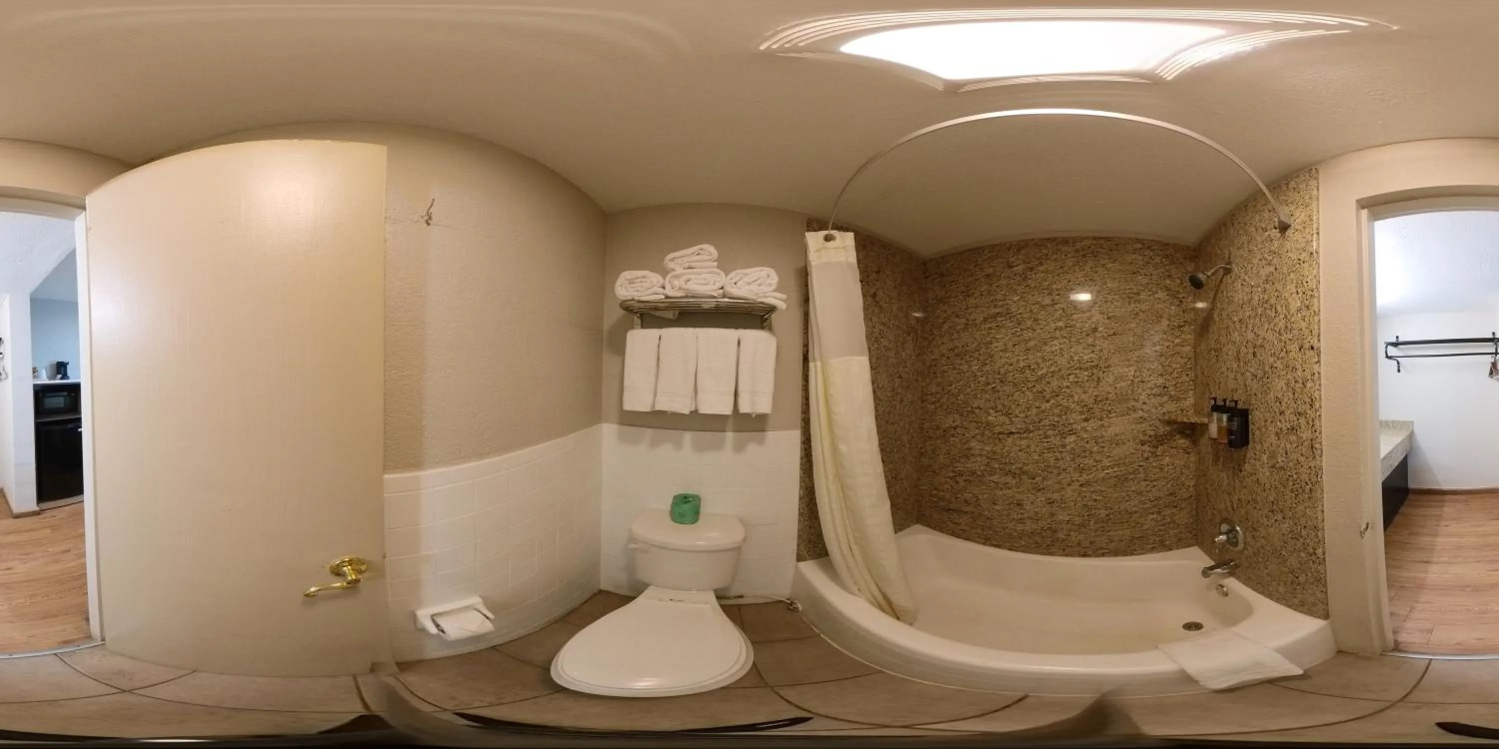 Toilet in Guest Inn Rogers