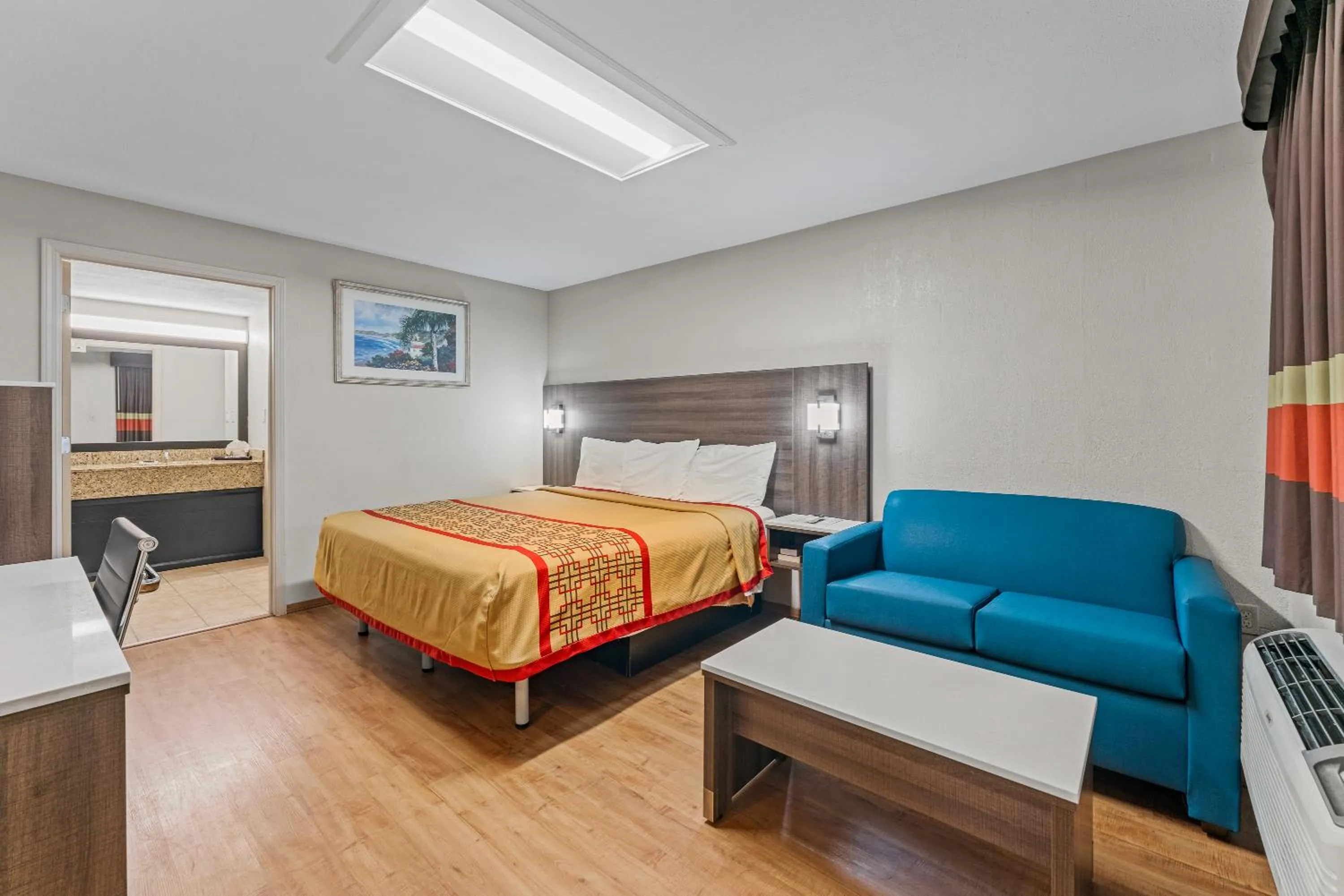 Bedroom, Bed in Guest Inn Rogers