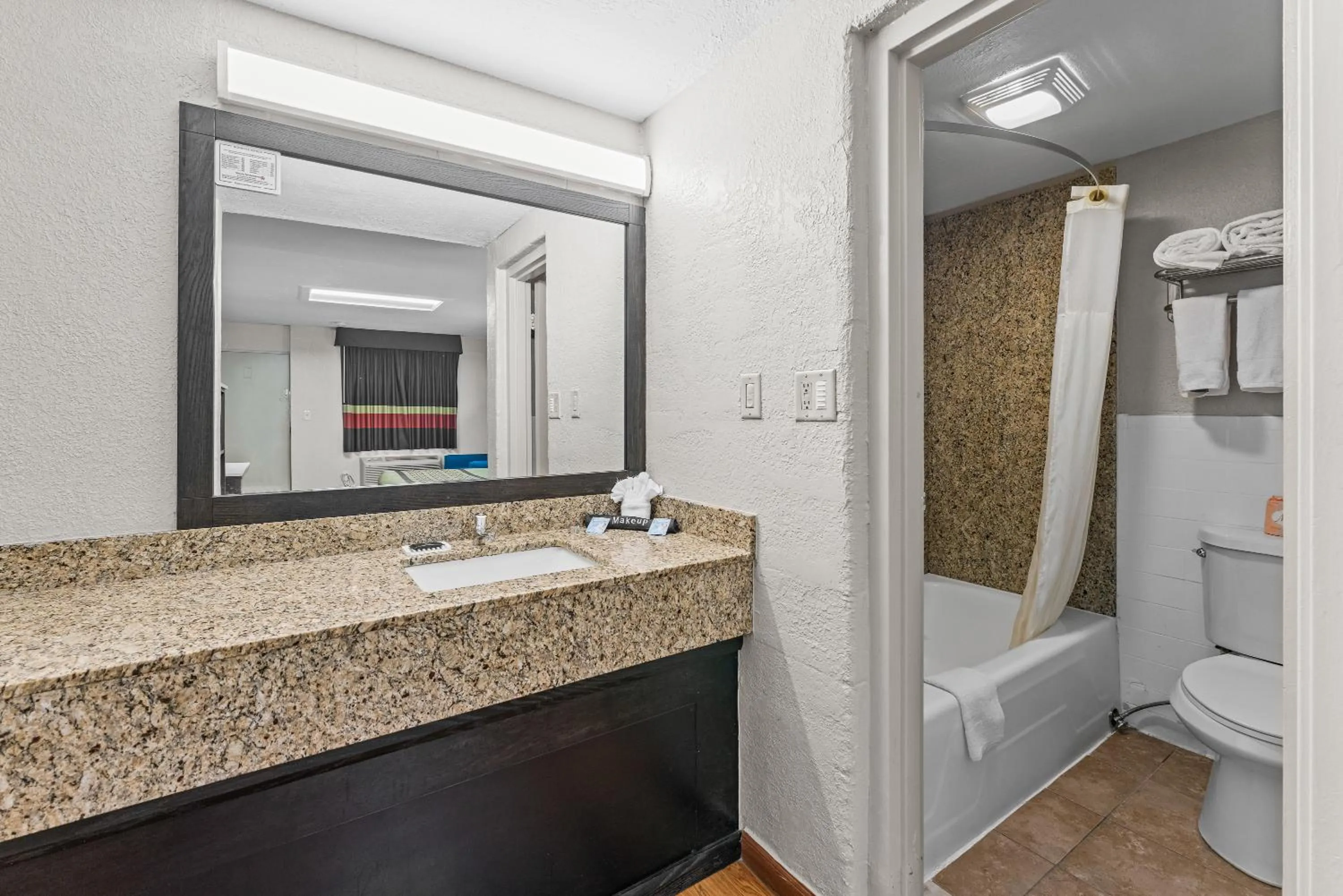 Bathroom in Guest Inn Rogers