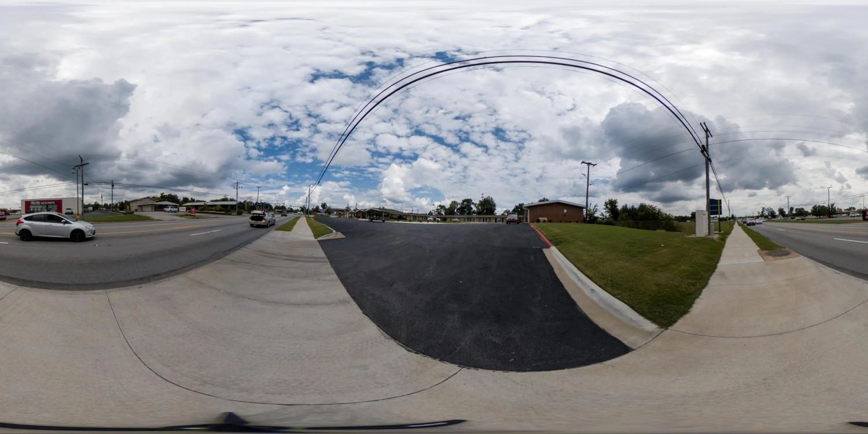 Property building in Guest Inn Rogers