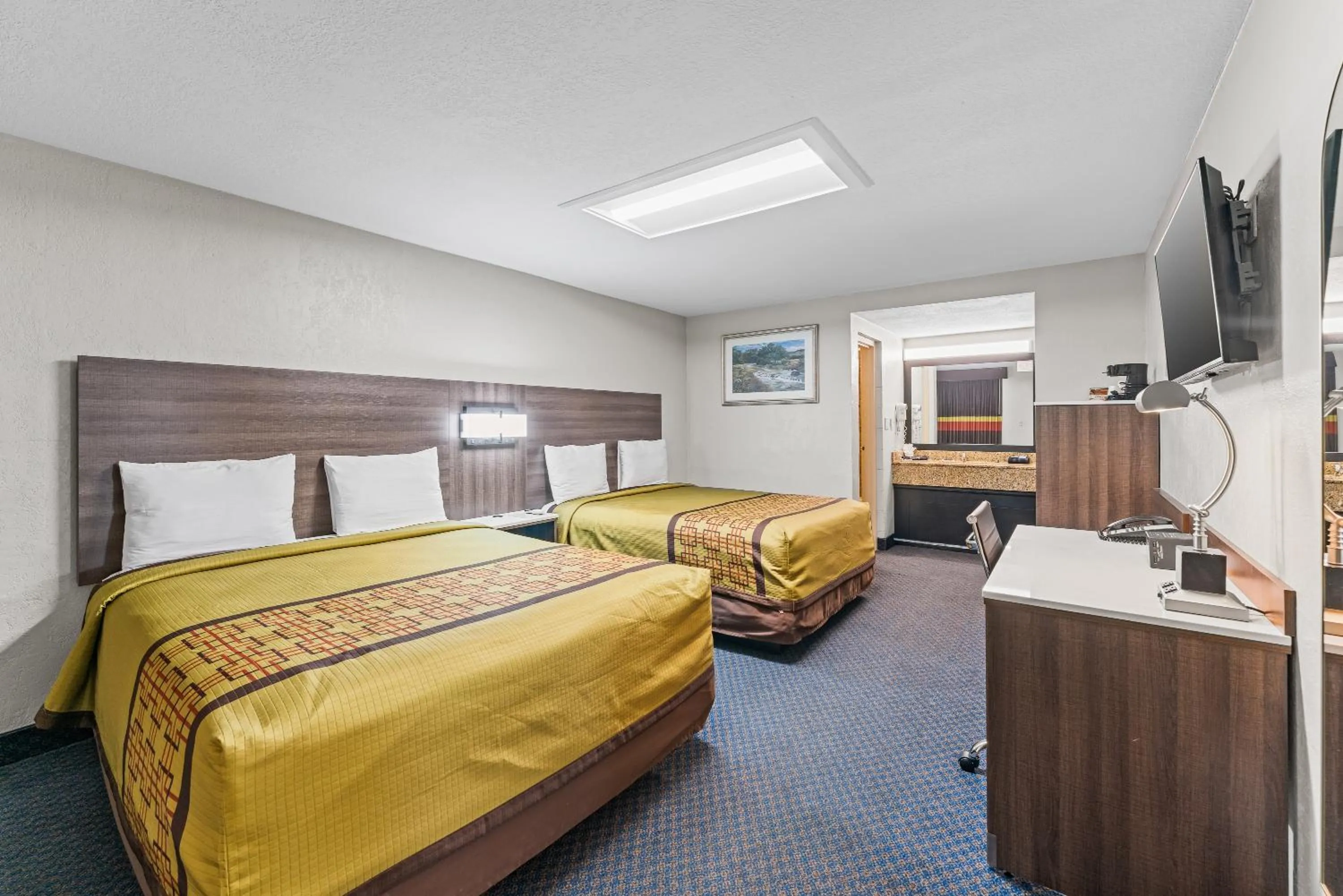 Bedroom, Bed in Guest Inn Rogers