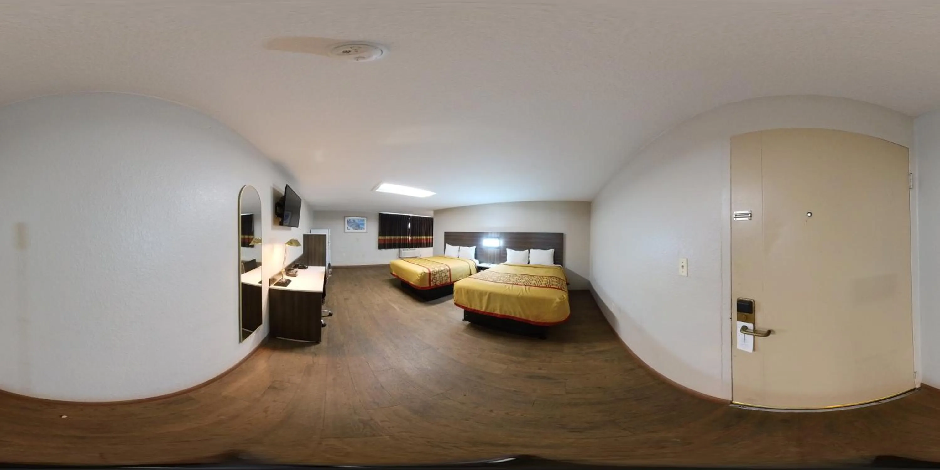 Photo of the whole room, Bed in Guest Inn Rogers