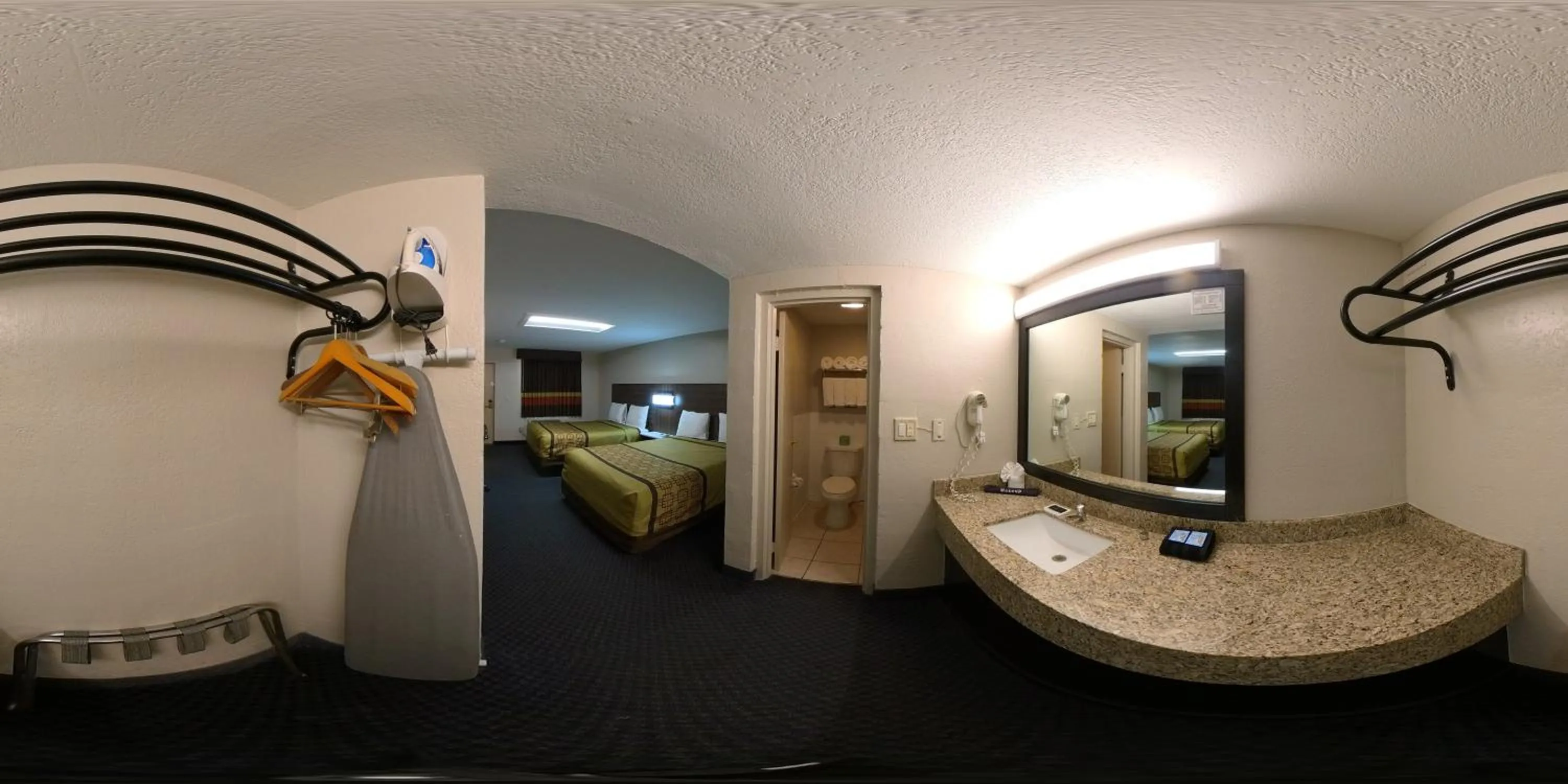 Photo of the whole room in Guest Inn Rogers