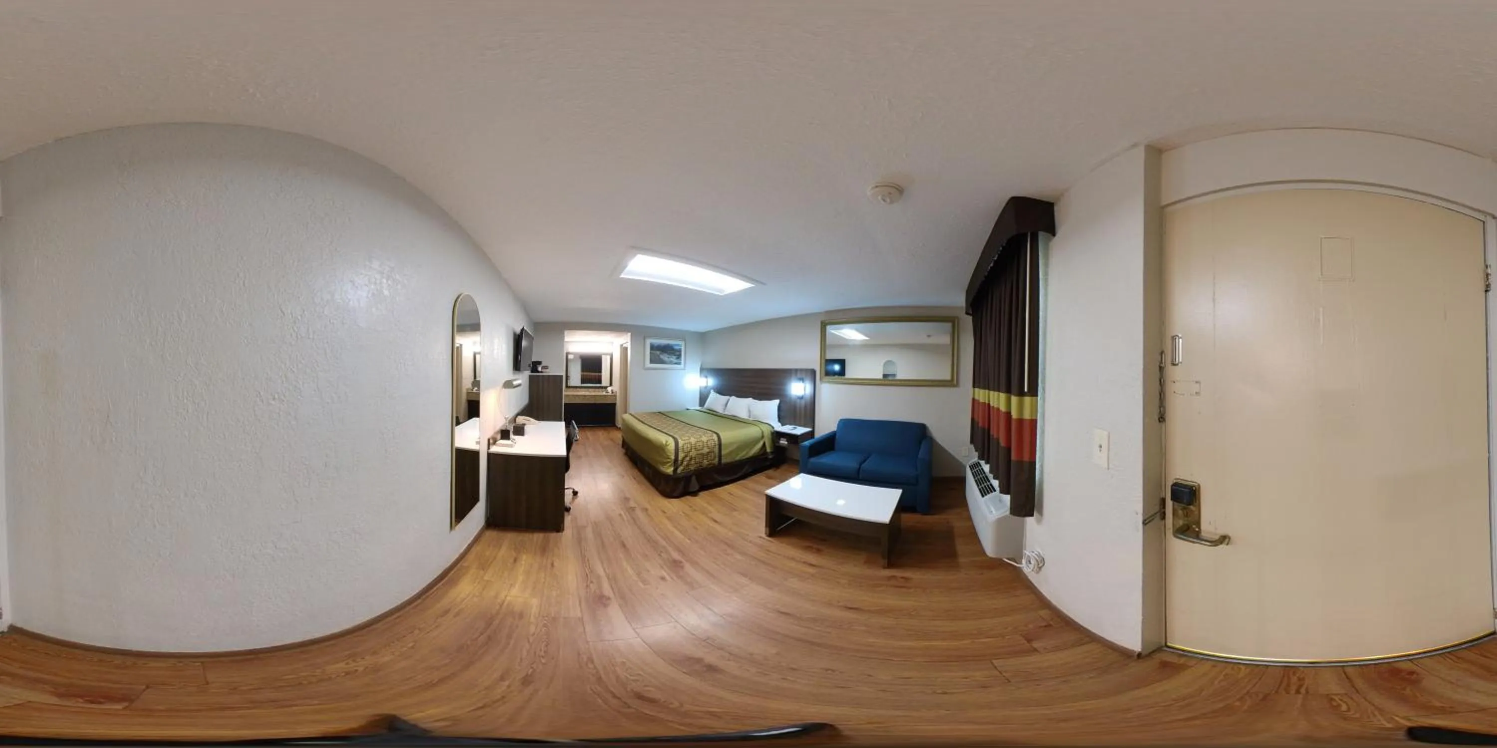 Photo of the whole room, Bed in Guest Inn Rogers