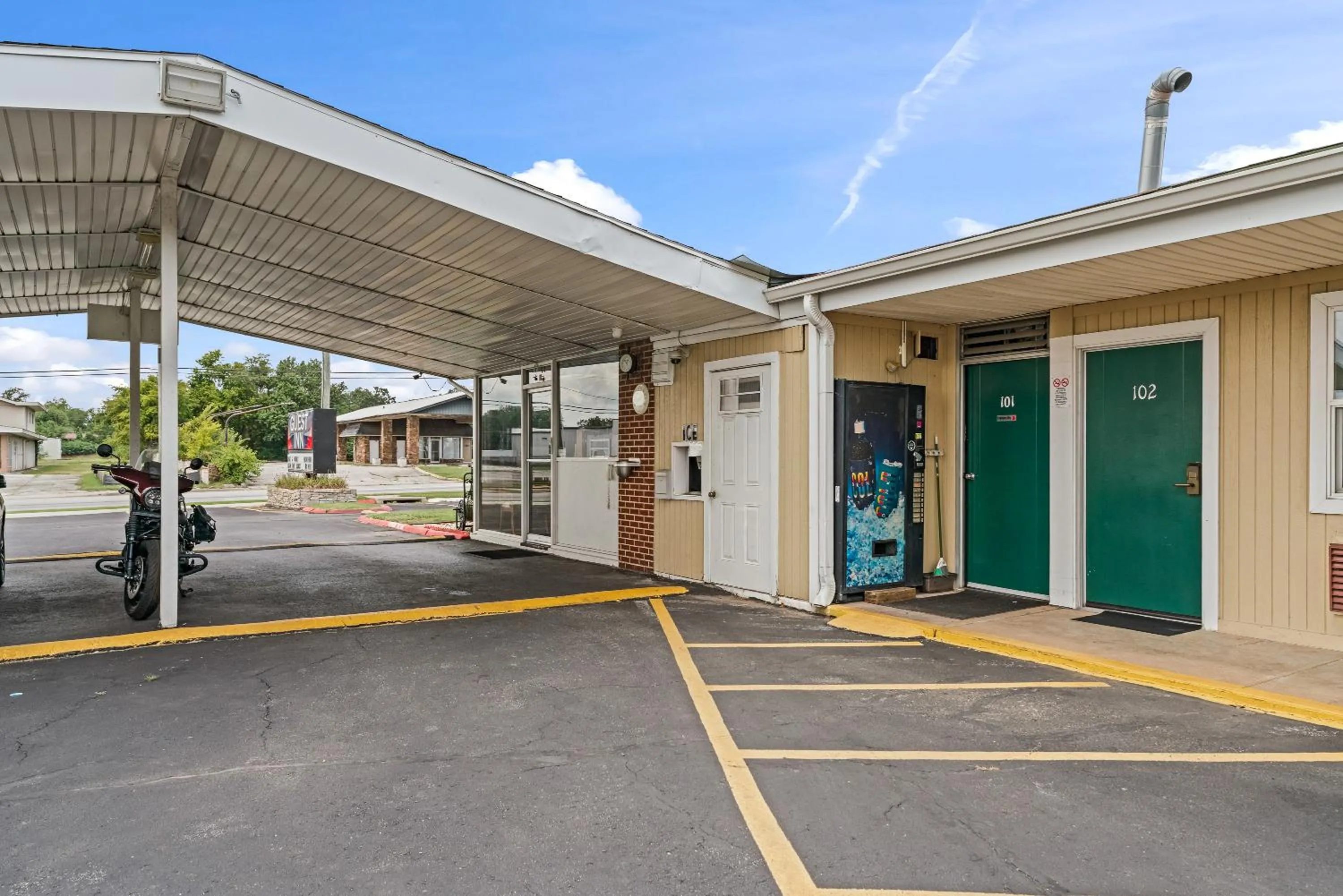 vending machine in Guest Inn Rogers