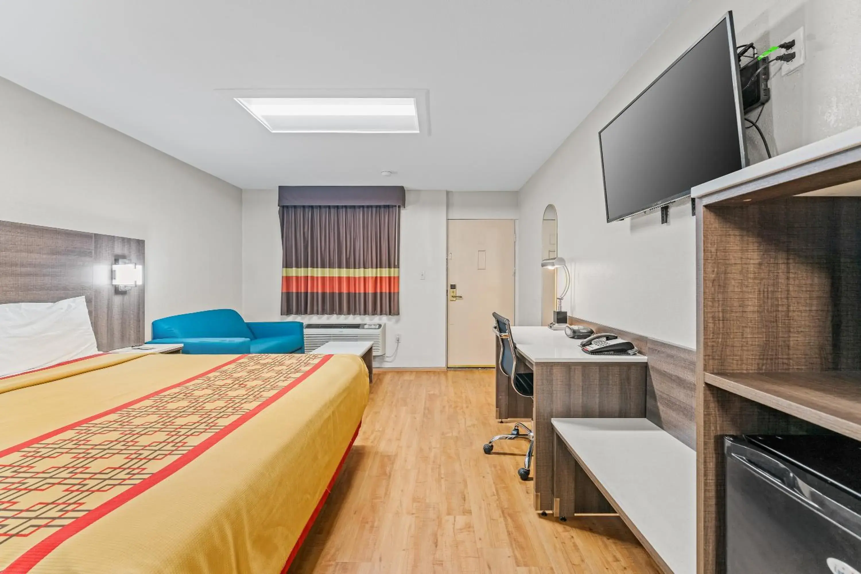 Standard King bed - Smoking in Guest Inn Rogers Standard King bed - Smoking in Guest Inn Rogers