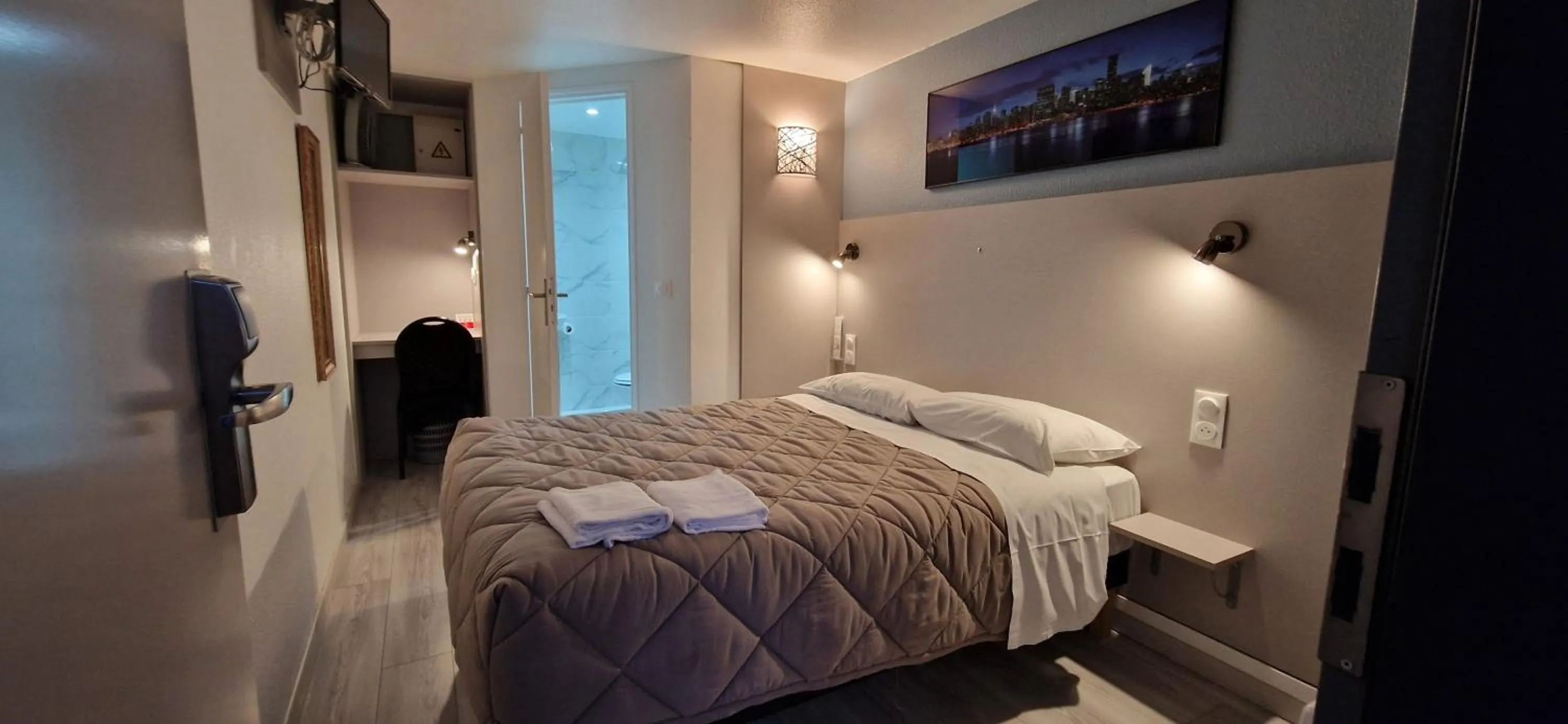 Photo of the whole room, Bed in Fasthotel Roissy - Saint-Witz