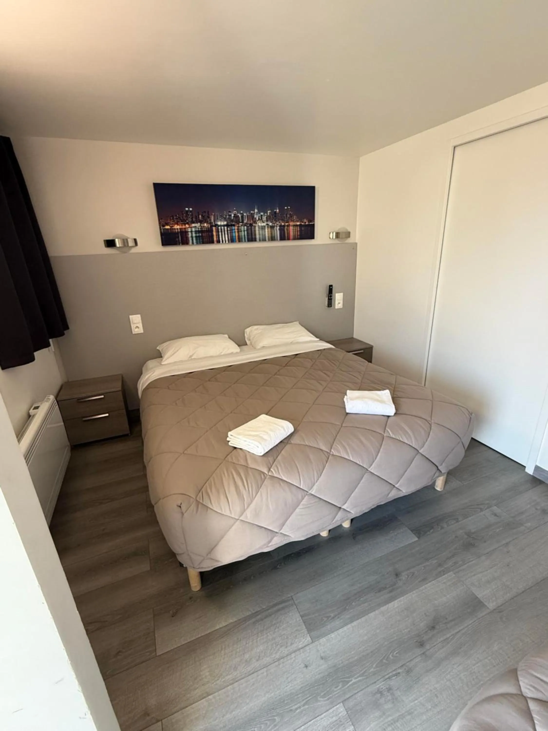 Bed in Fasthotel Roissy - Saint-Witz