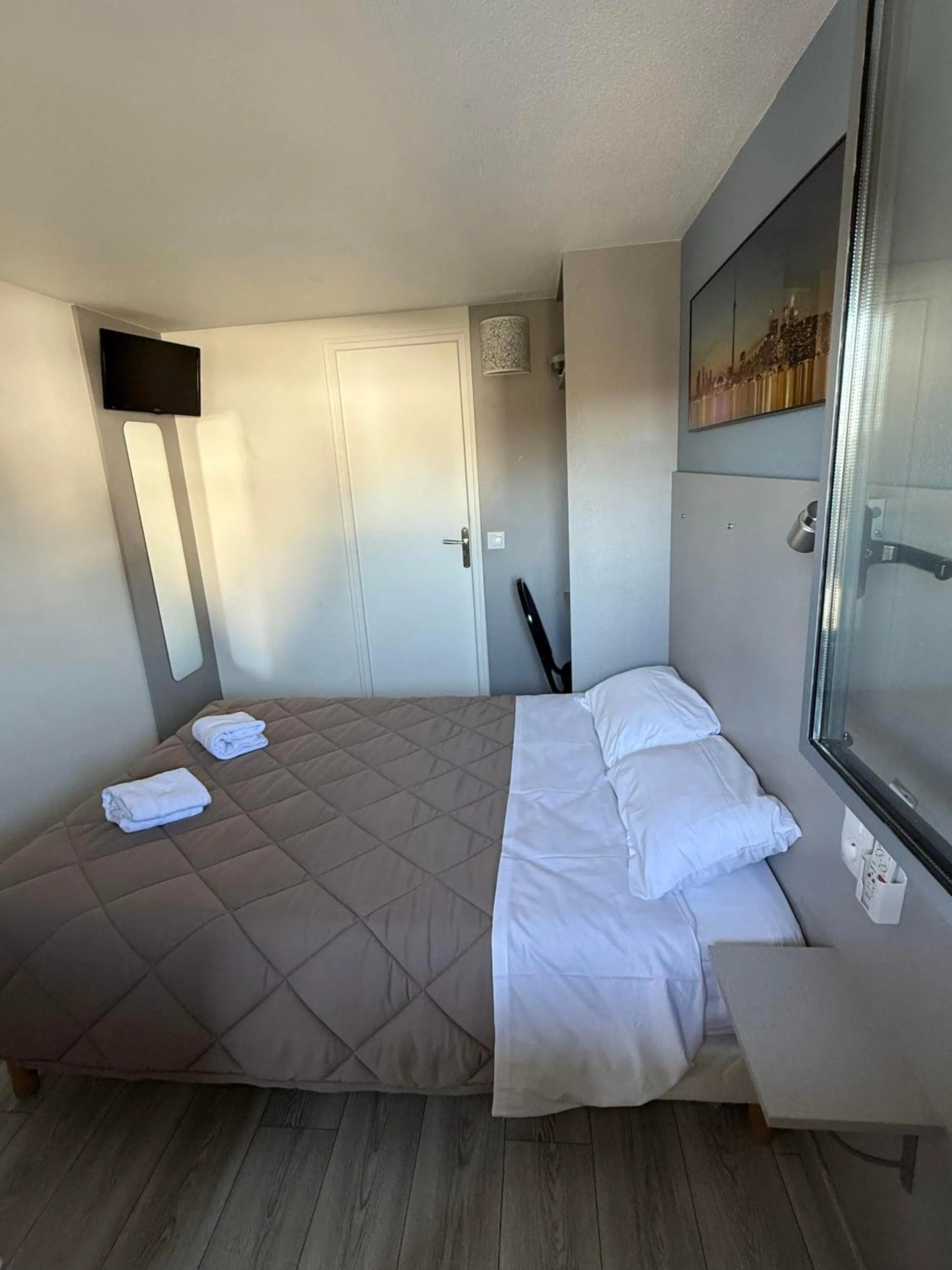 Photo of the whole room, Bed in Fasthotel Roissy - Saint-Witz