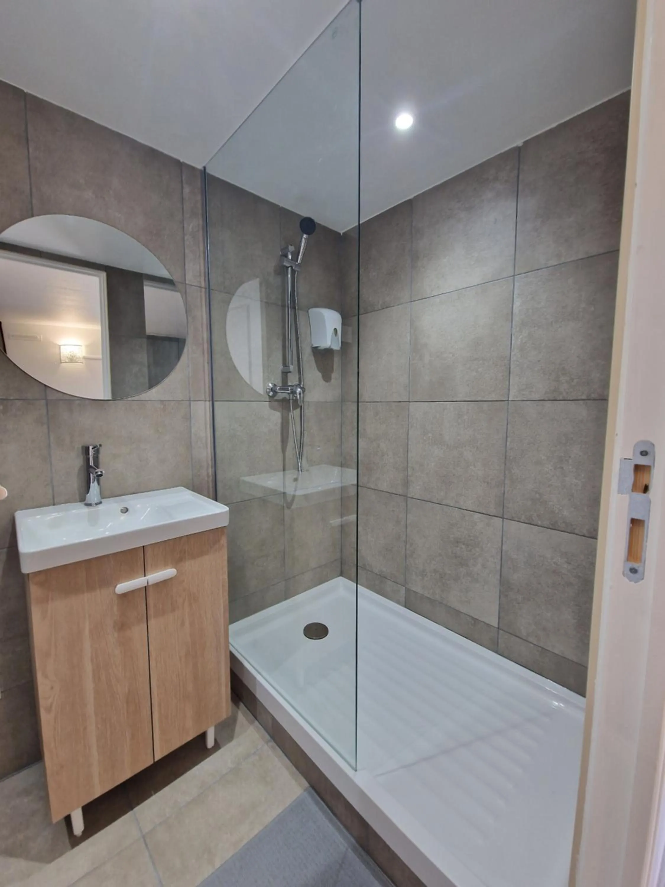 Bathroom in Fasthotel Roissy - Saint-Witz