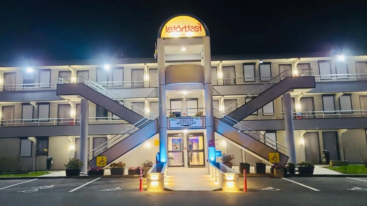 Property building in Fasthotel Roissy - Saint-Witz