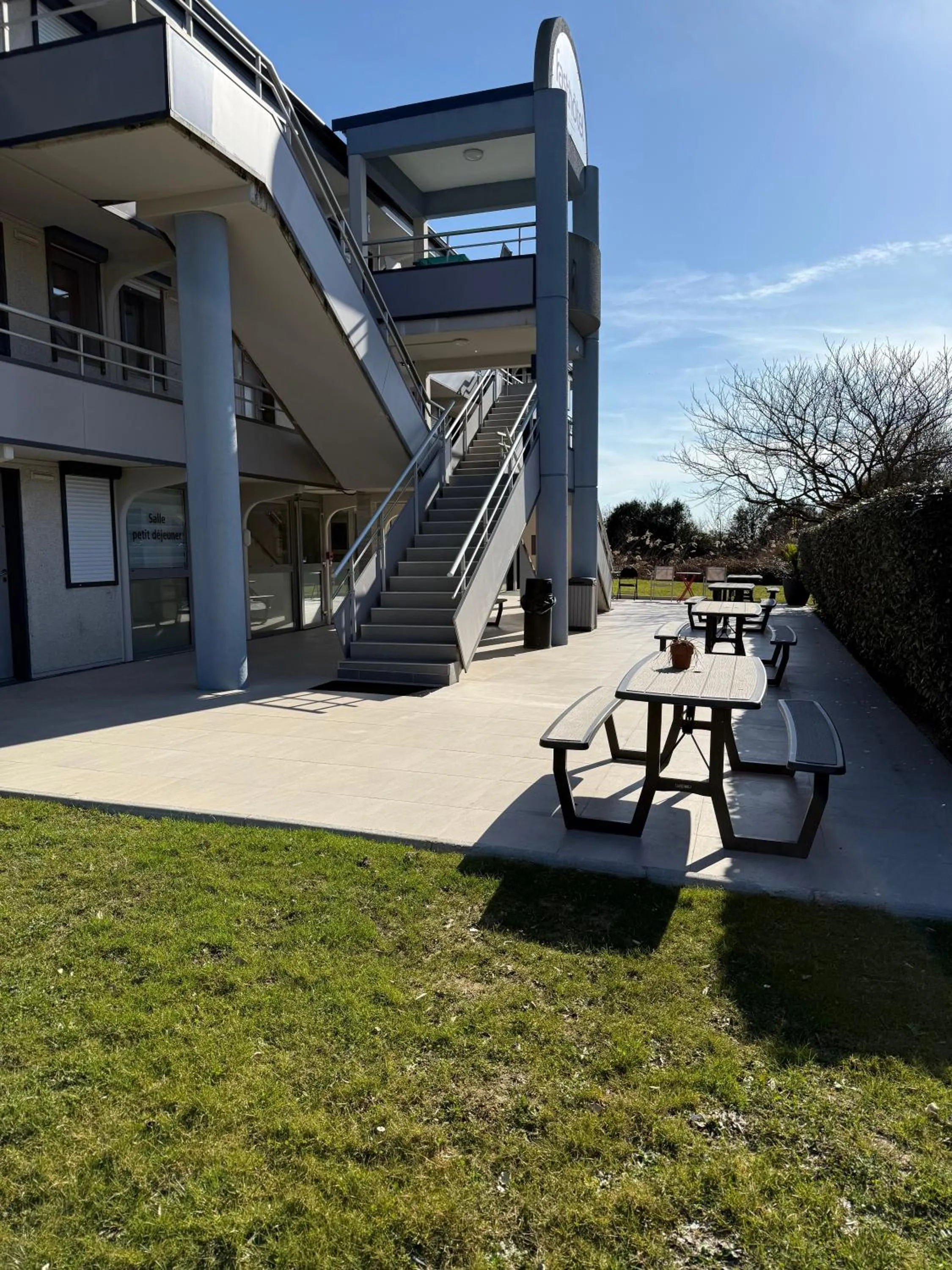 Patio in Fasthotel Roissy - Saint-Witz