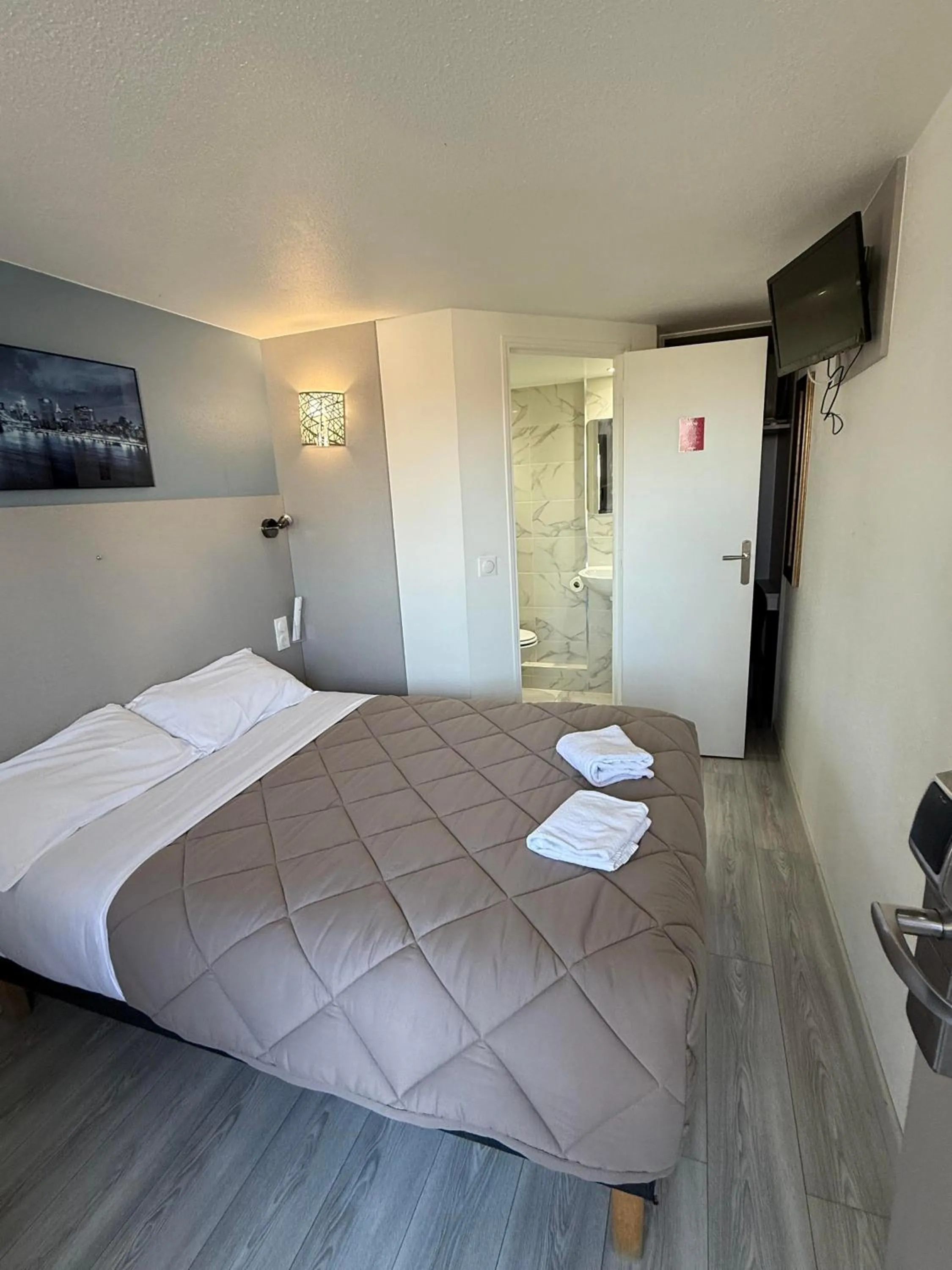 Photo of the whole room, Bed in Fasthotel Roissy - Saint-Witz