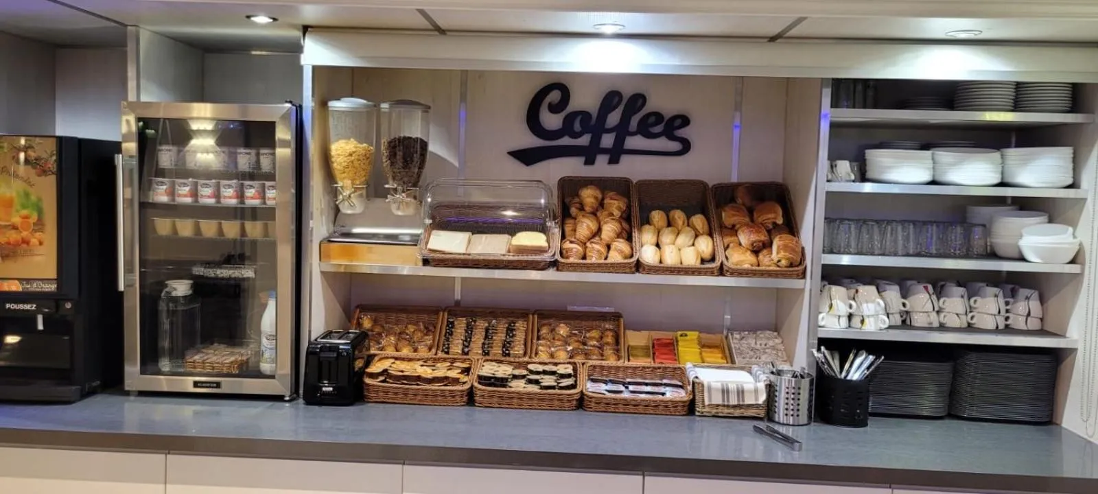 Breakfast in Fasthotel Roissy - Saint-Witz