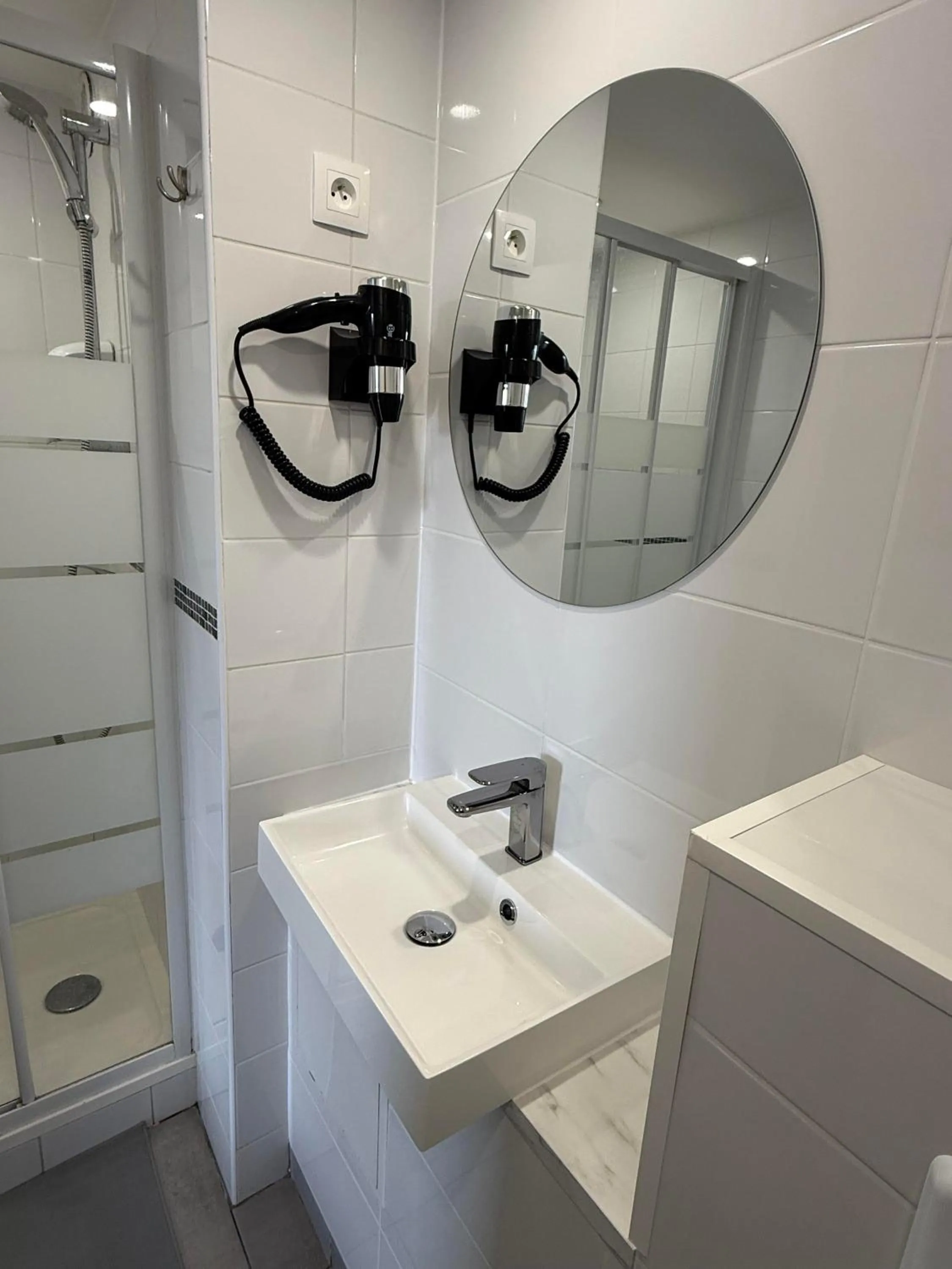 hair dryier in Fasthotel Roissy - Saint-Witz