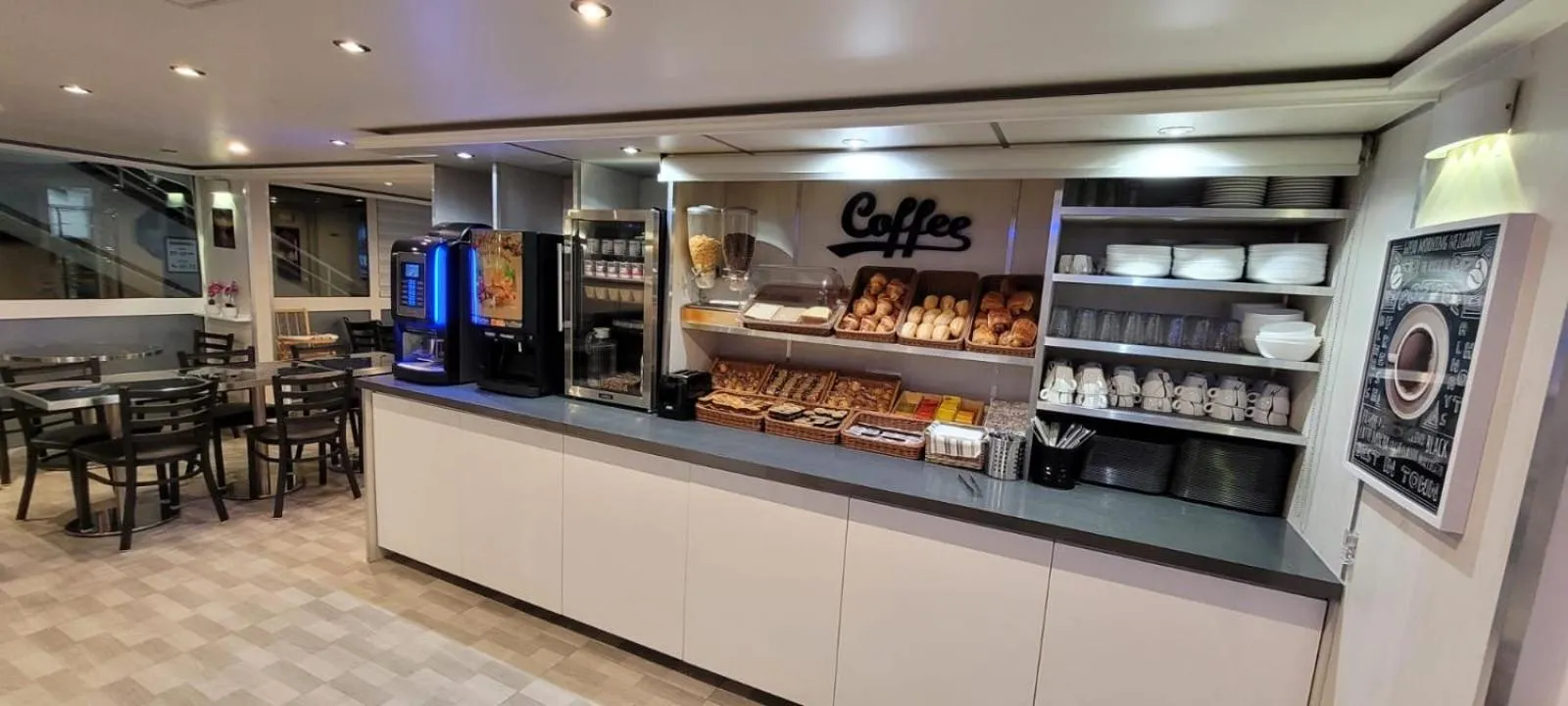 Breakfast in Fasthotel Roissy - Saint-Witz