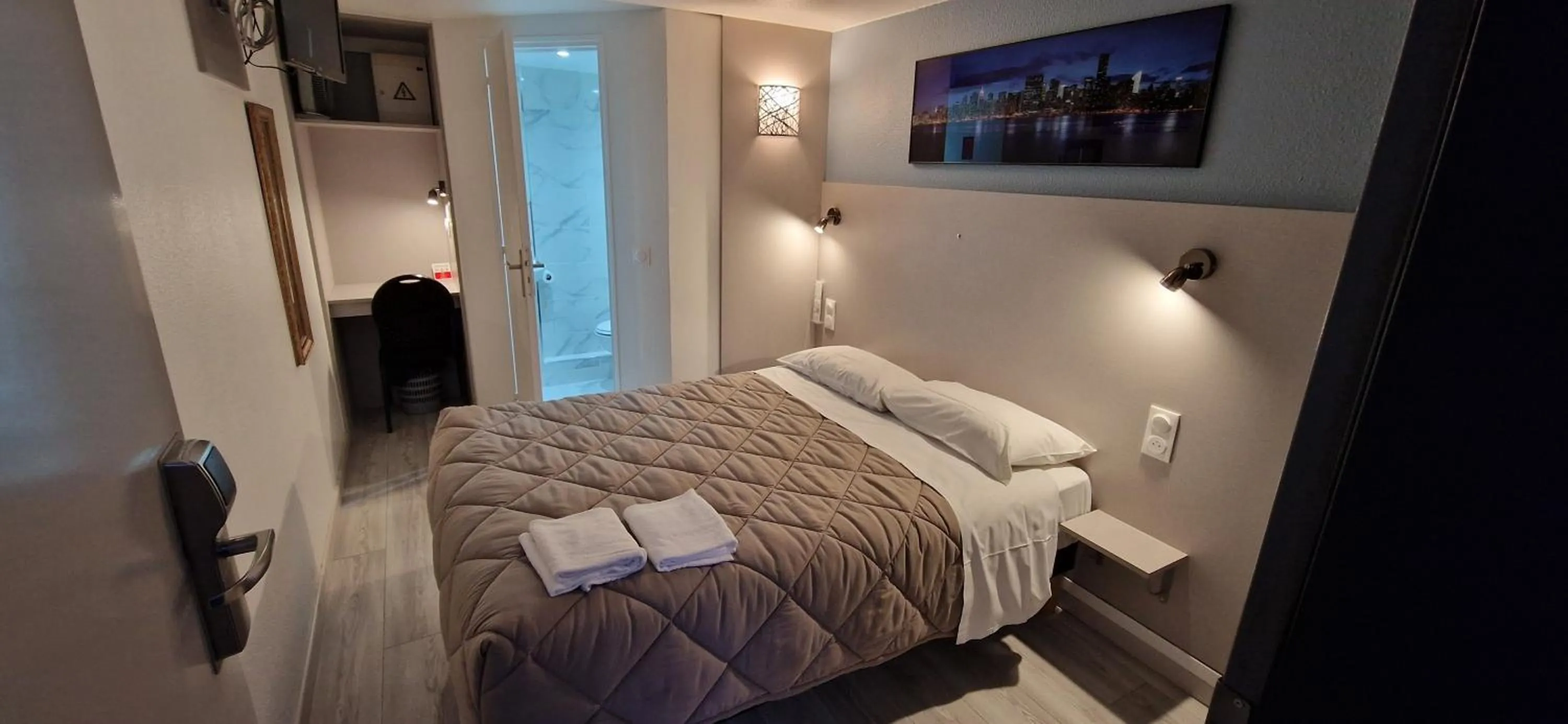 Photo of the whole room, Bed in Fasthotel Roissy - Saint-Witz