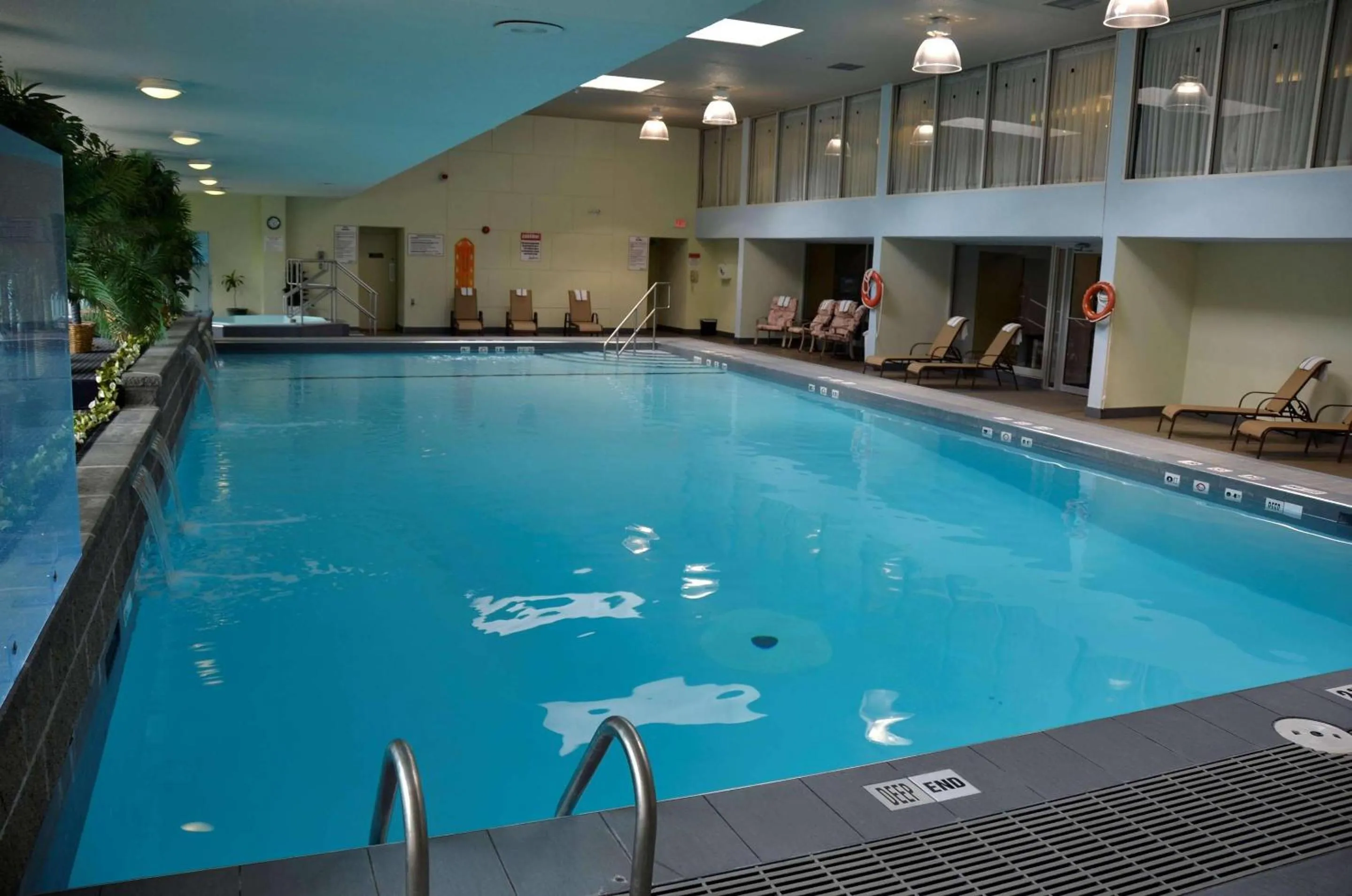 Swimming pool in Radisson Hotel Sudbury