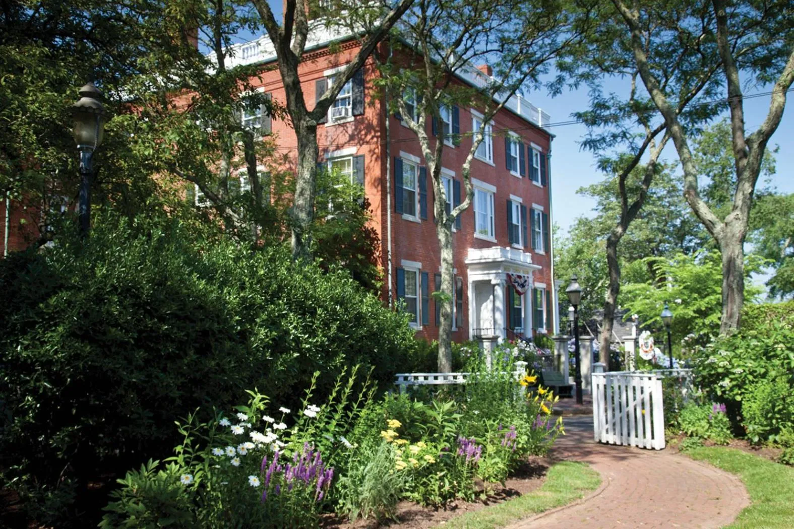 Property building in Jared Coffin House