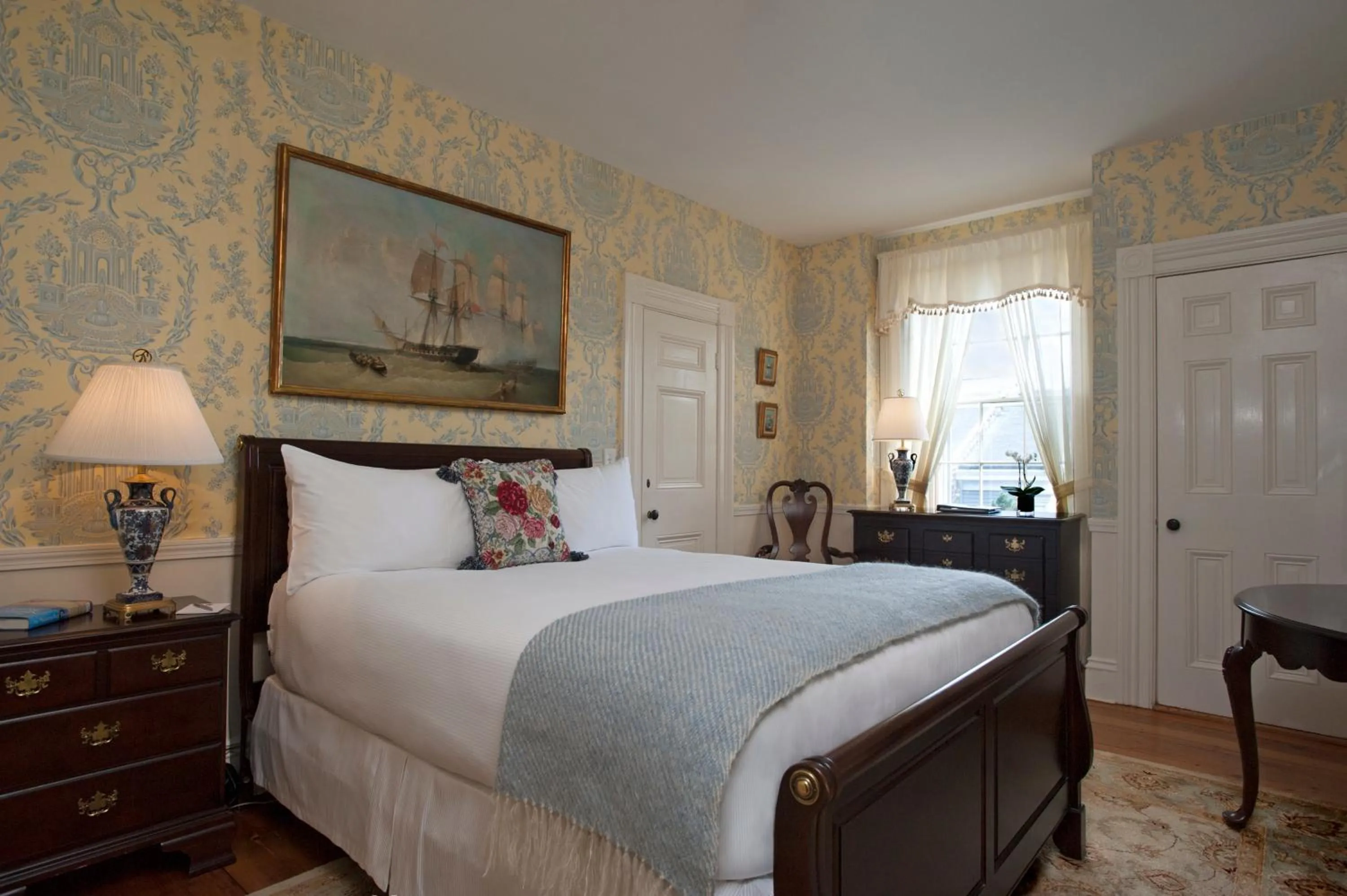 Bed in Jared Coffin House