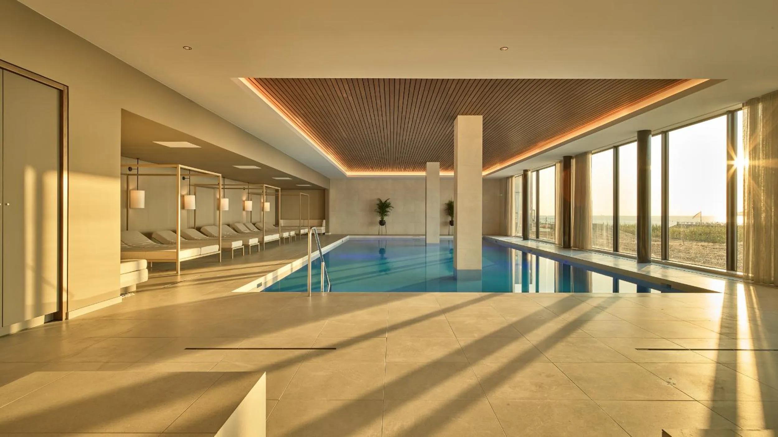 Swimming pool in Hotel de Blanke Top