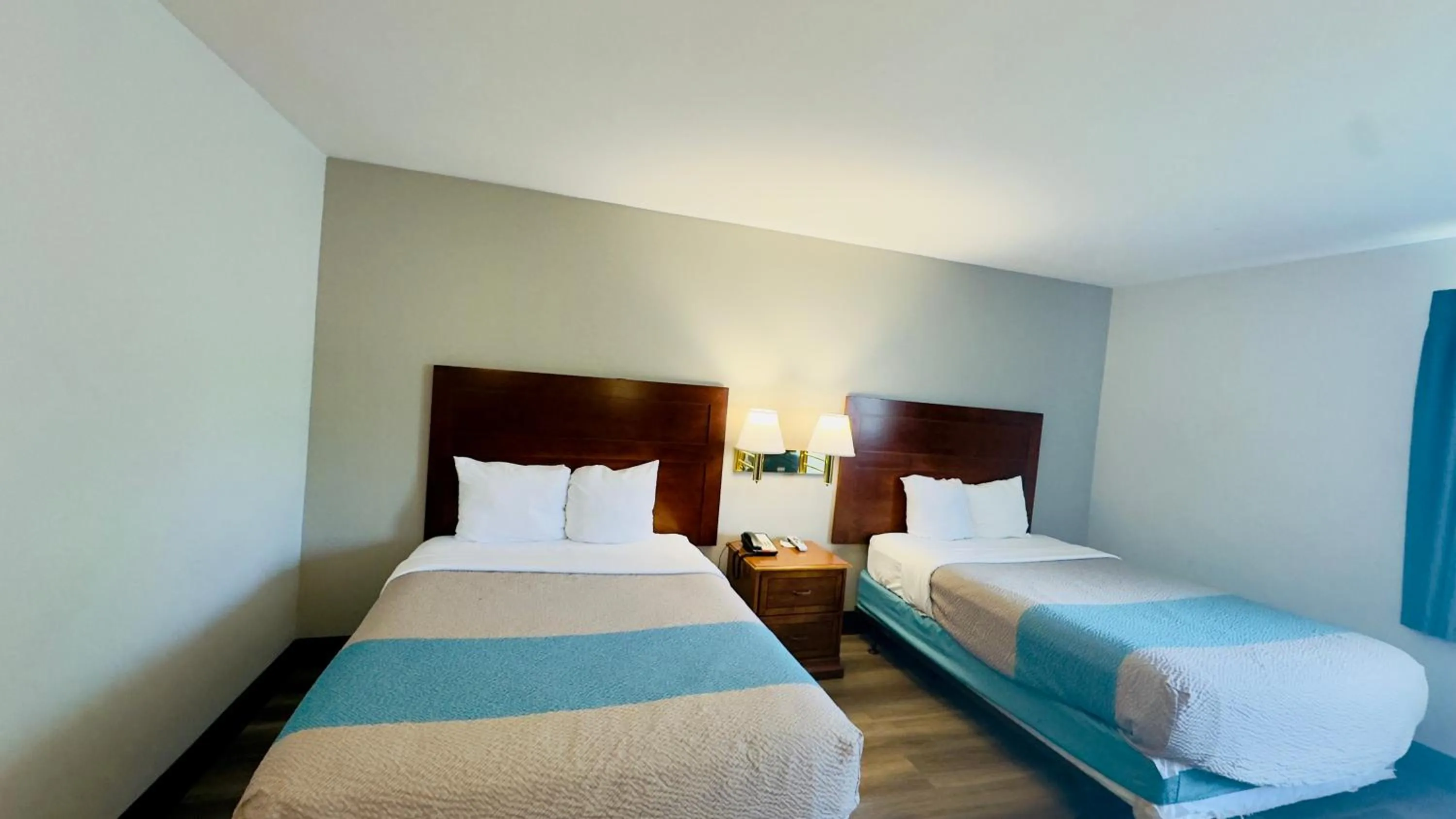 Bed in Motel 6 McGraw, NY - Cortland