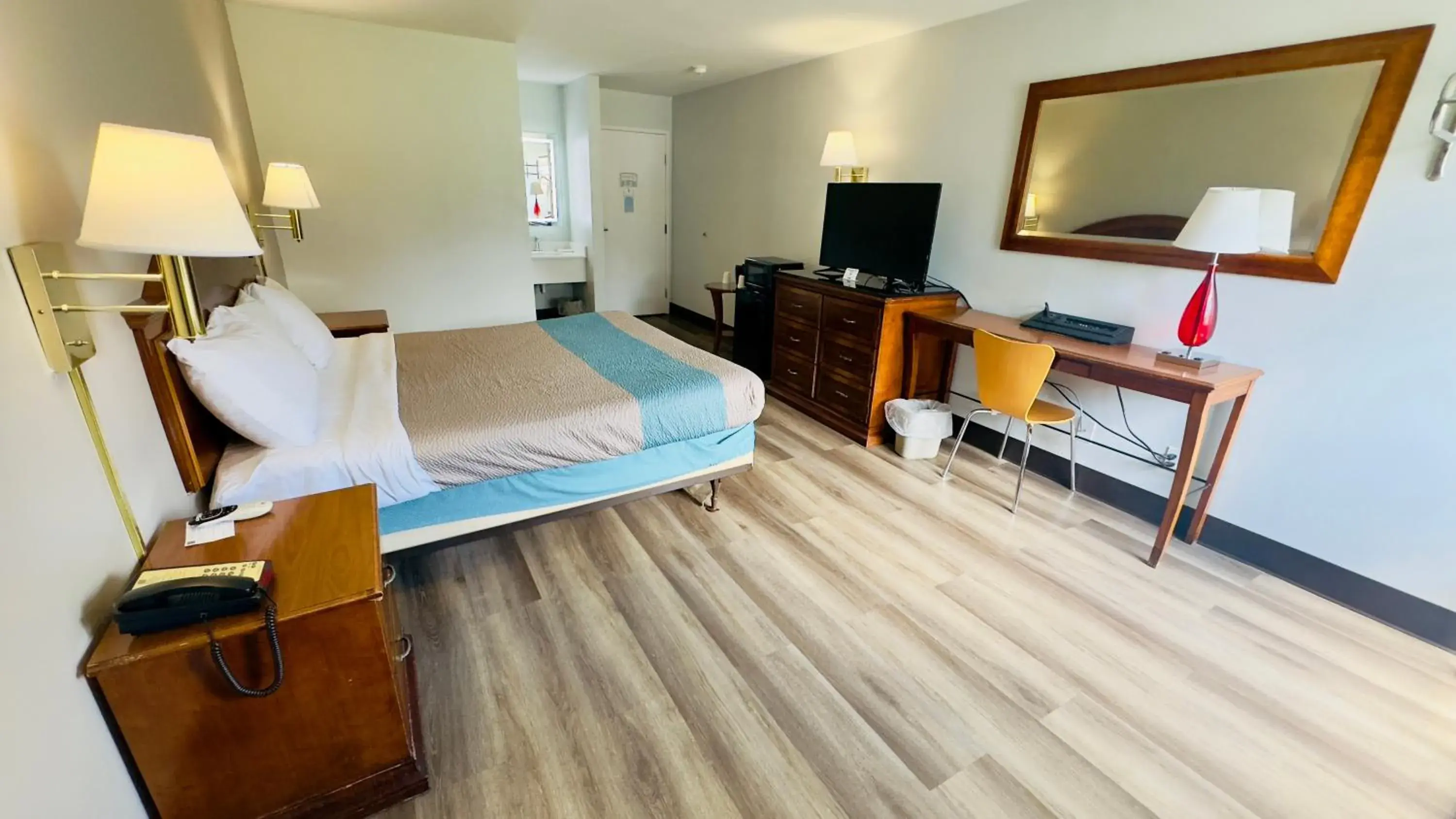 King Room - Non-Smoking in Motel 6 McGraw, NY - Cortland King Room - Non-Smoking in Motel 6 McGraw, NY - Cortland