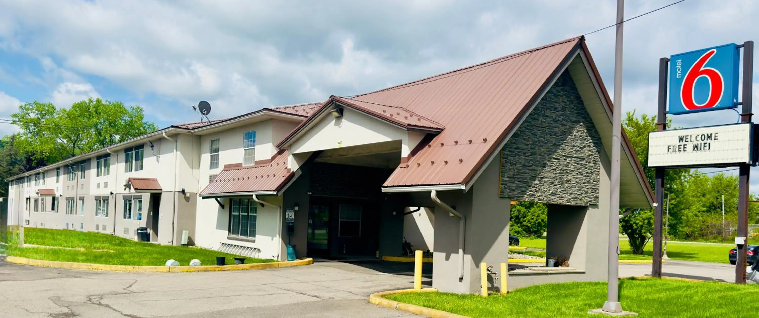 Property building in Motel 6 McGraw, NY - Cortland