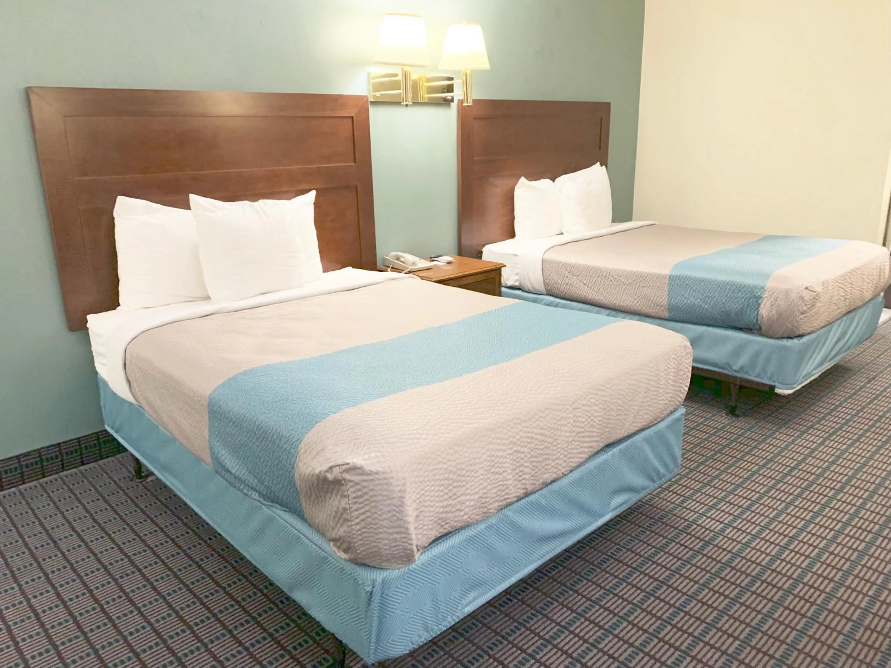 Bedroom, Bed in Motel 6 McGraw, NY - Cortland