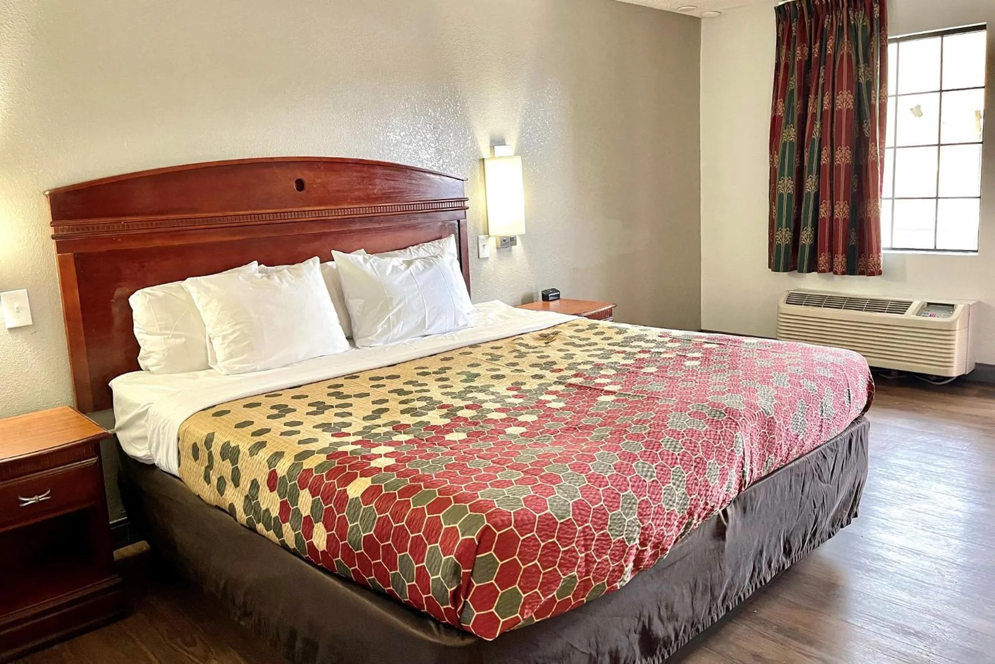 Bed in Red Carpet Inn Philadelphia Airport