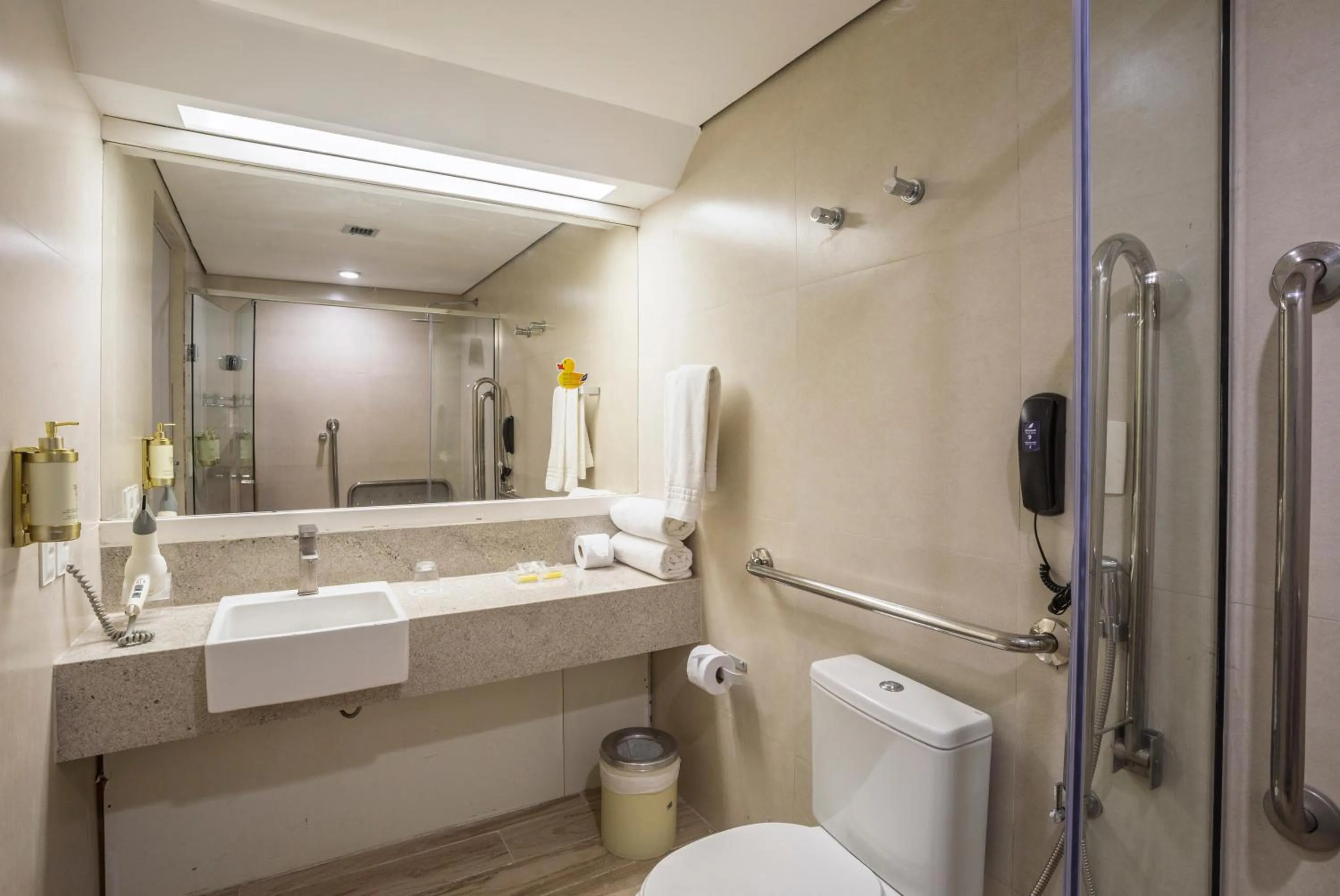 Shower in Blue Tree Towers Rio Poty