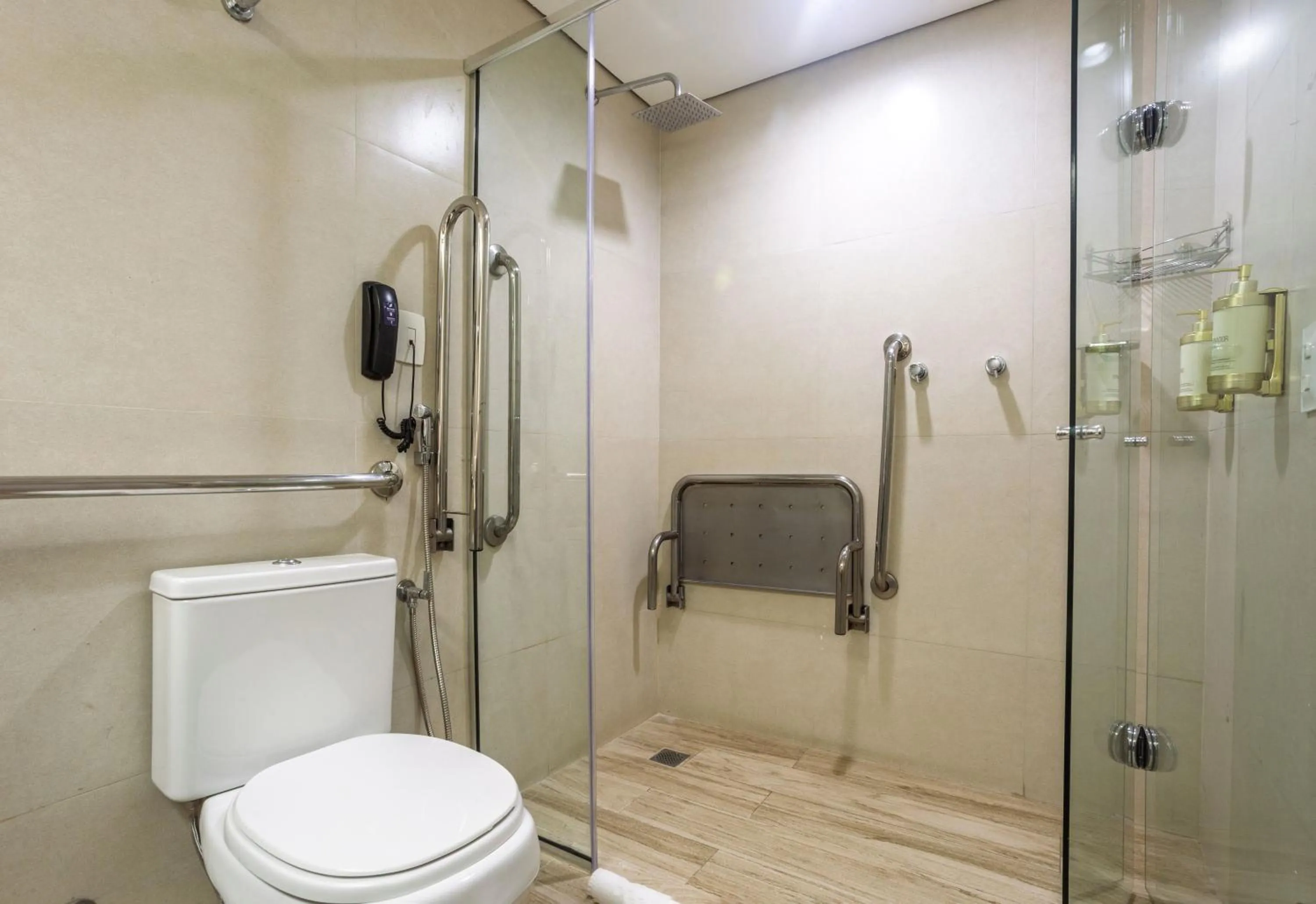 Shower in Blue Tree Towers Rio Poty