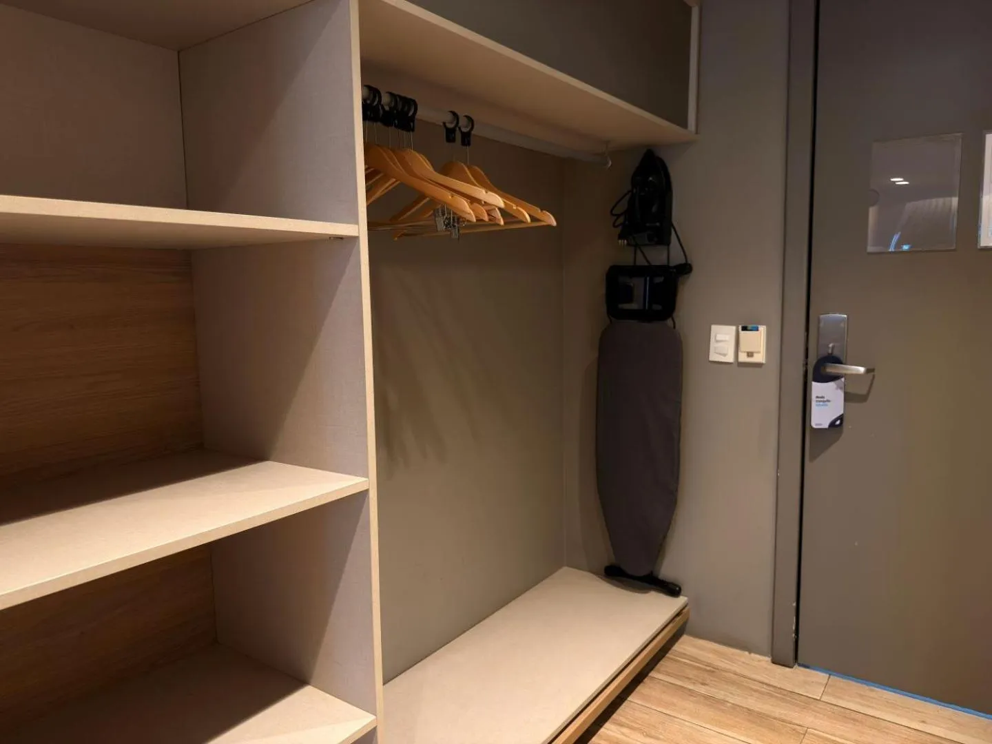 Decorative detail in Blue Tree Towers Rio Poty