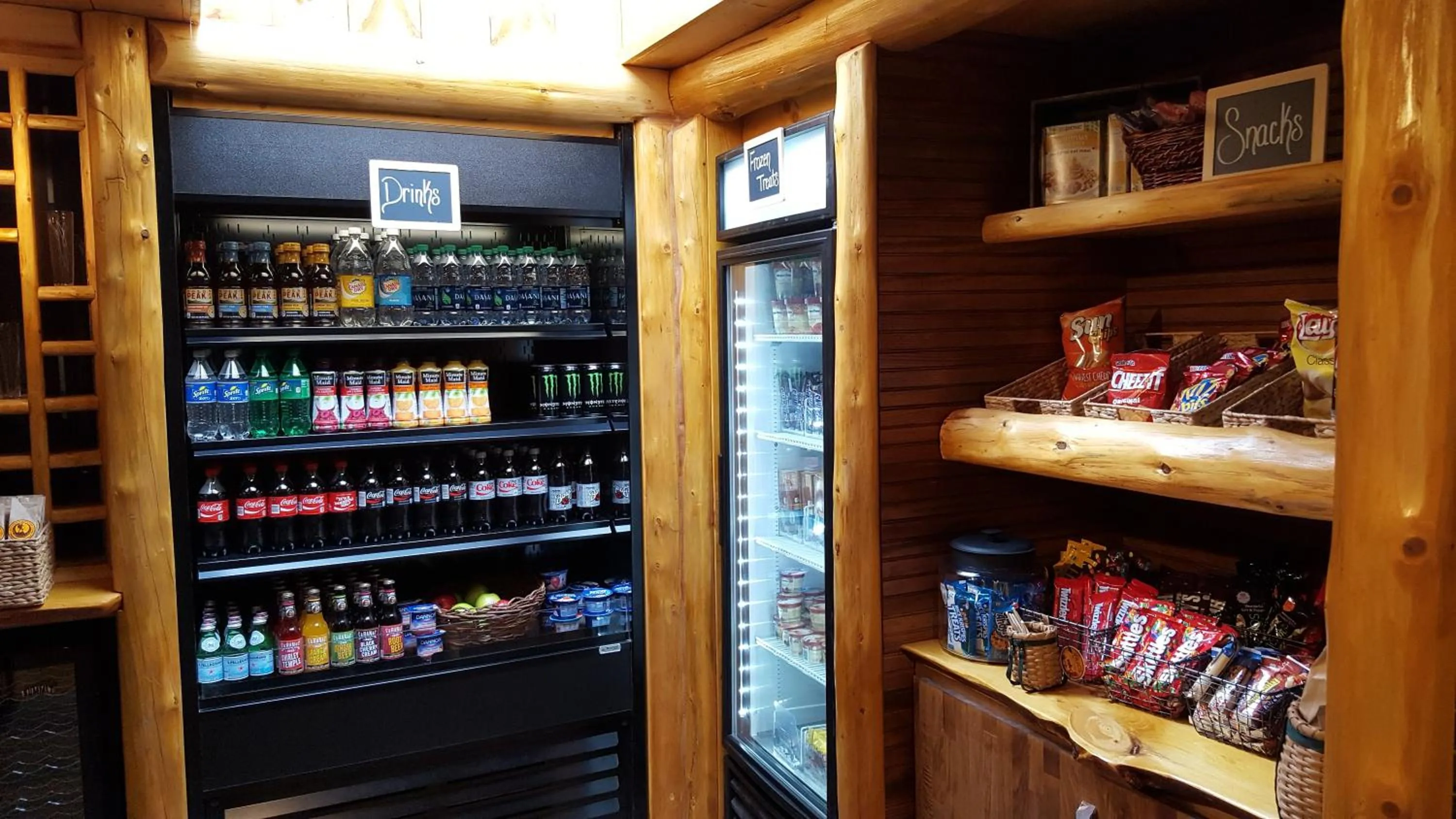 Restaurant/places to eat in High Peaks Resort