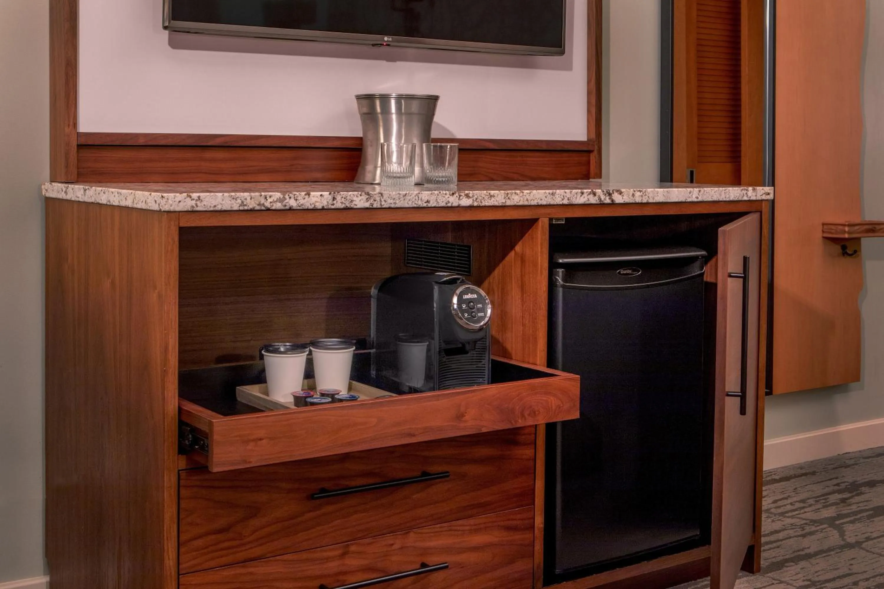 Coffee/tea facilities in High Peaks Resort