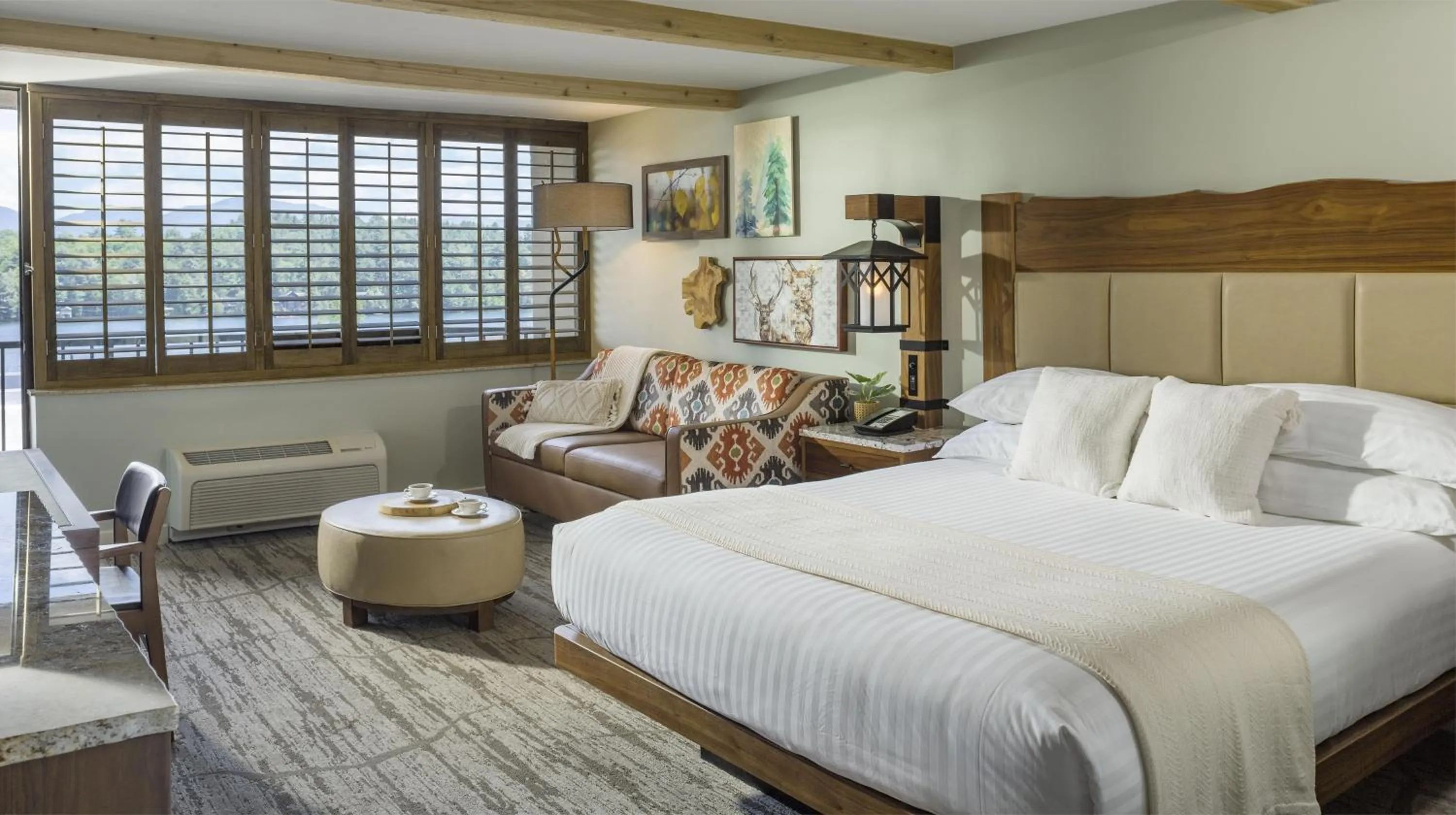 Photo of the whole room, Bed in High Peaks Resort