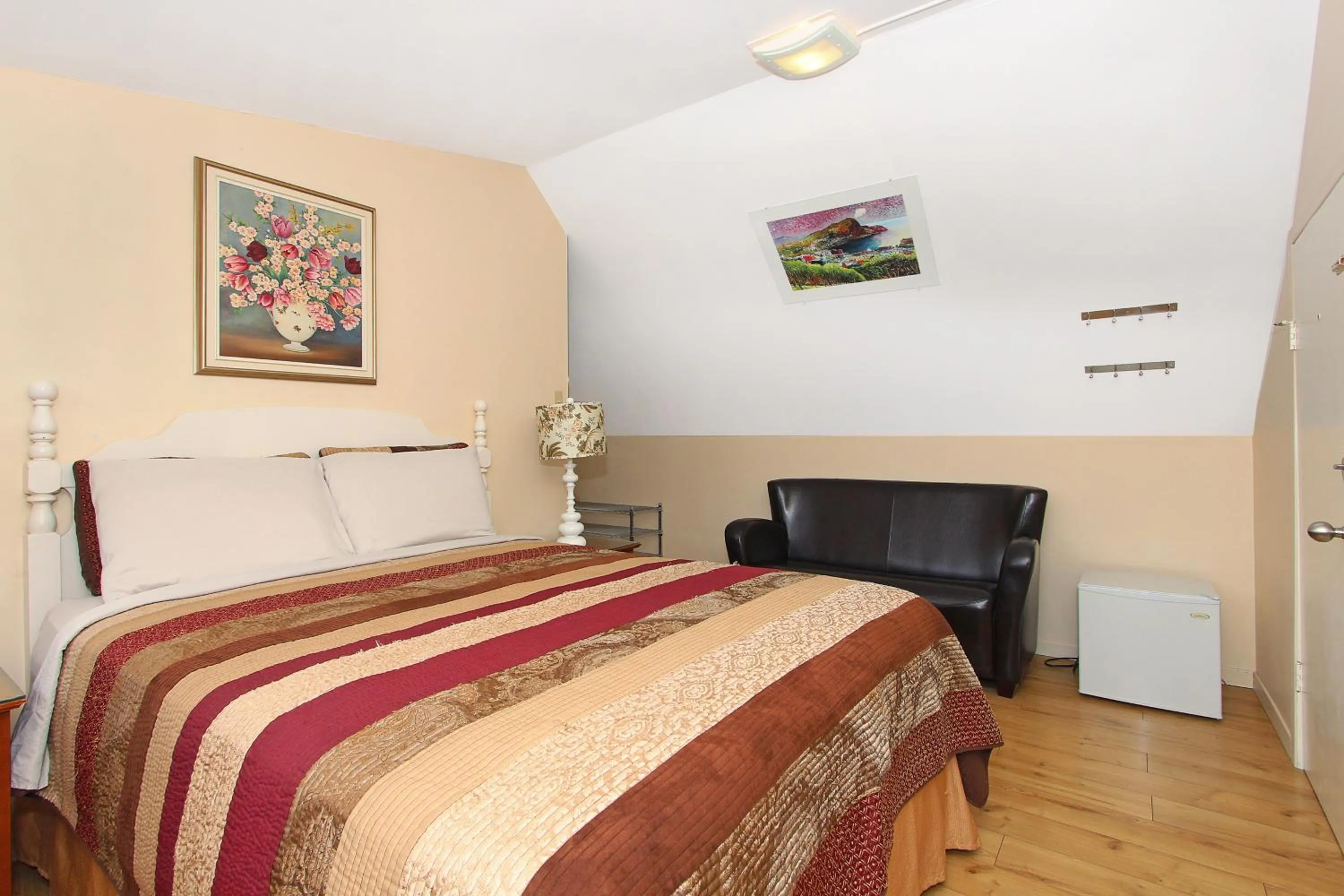 Bedroom, Bed in Gower Guest House