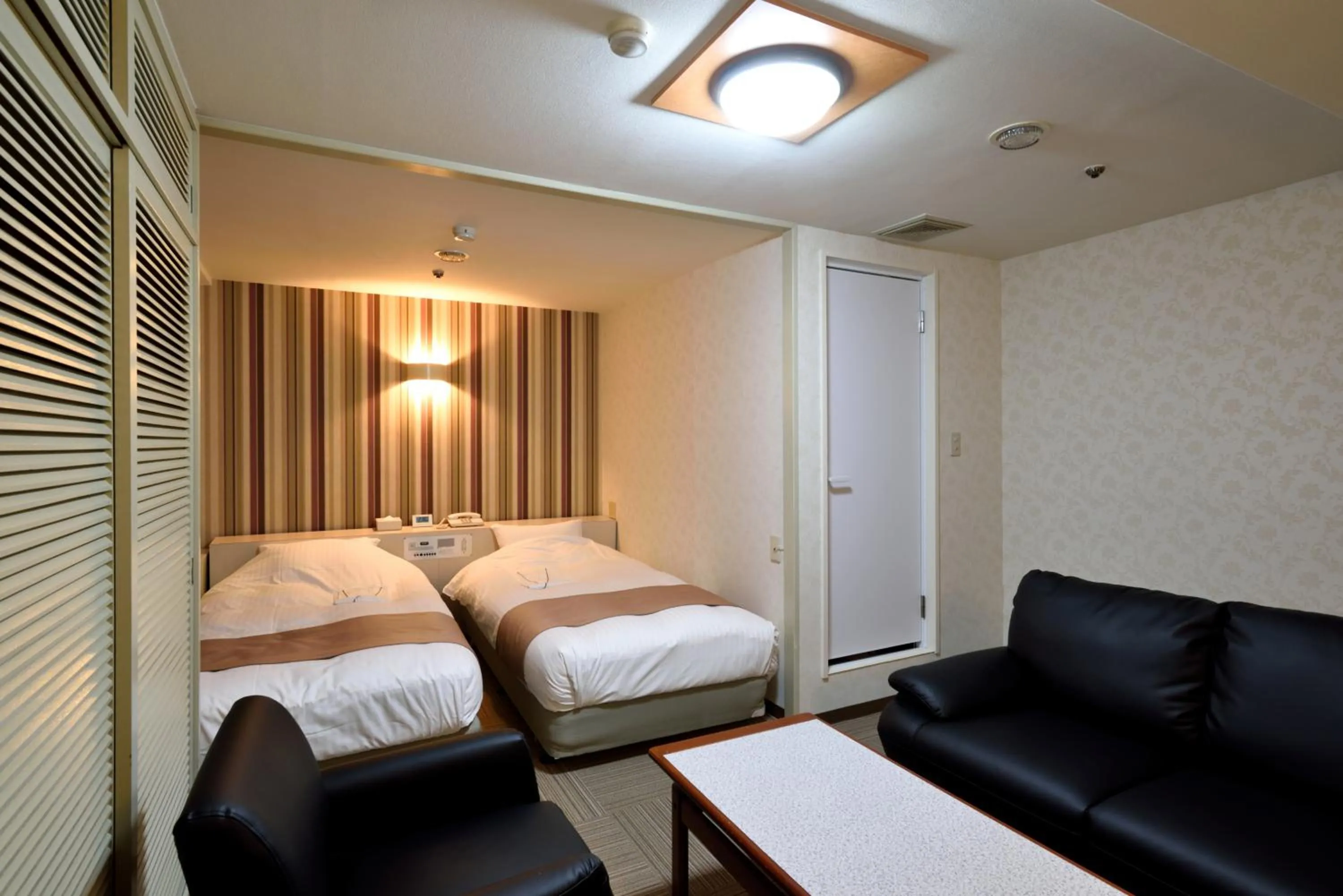 Seating area, Bed in Hotel Johzenji