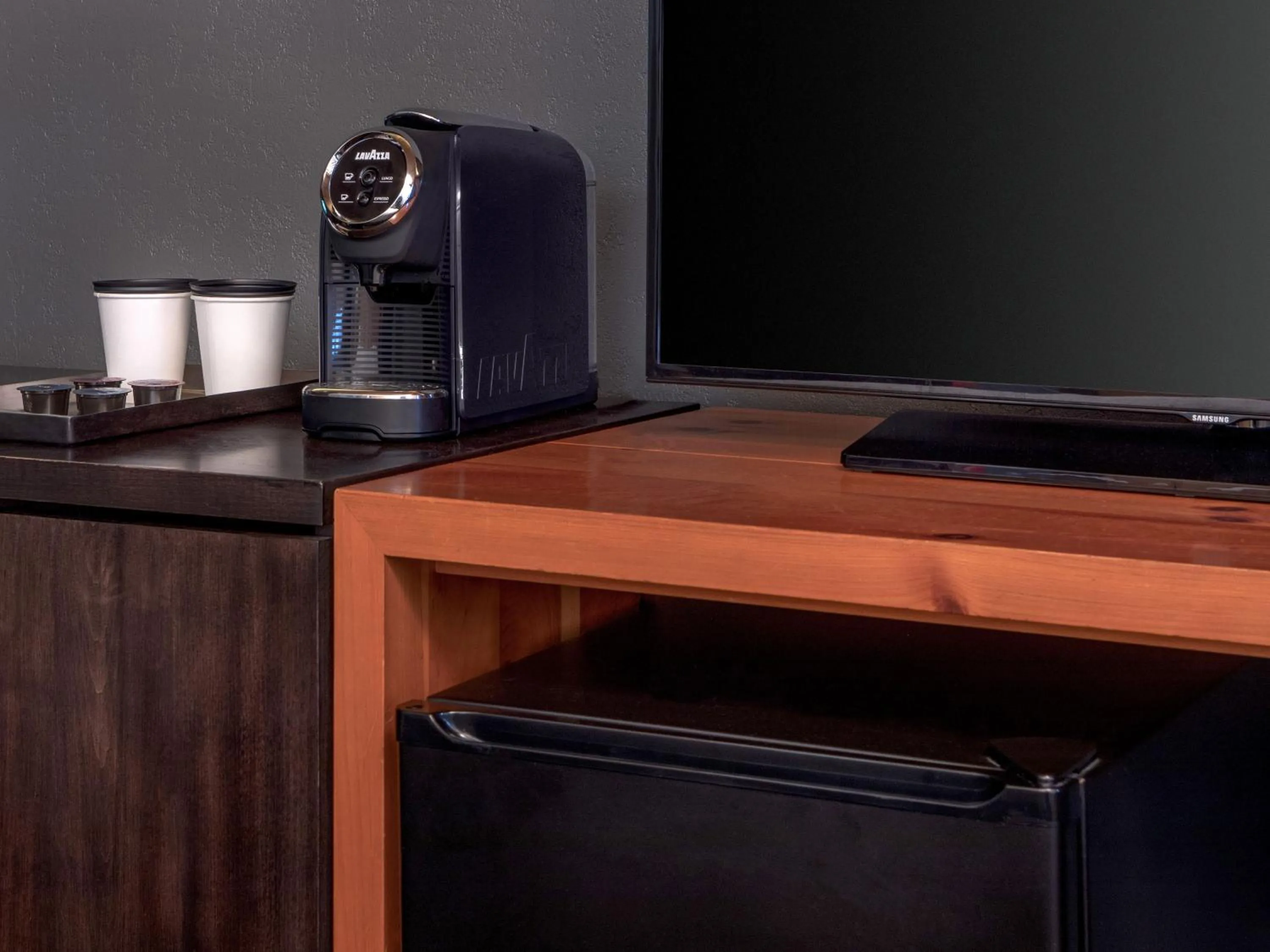 TV and multimedia in Lake House at High Peaks Resort