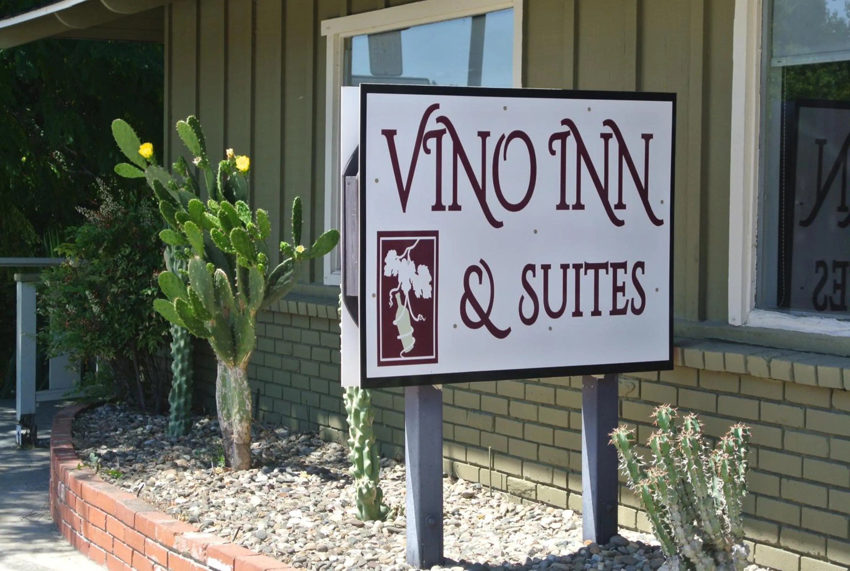 Facade/entrance in Vino Inn & Suites